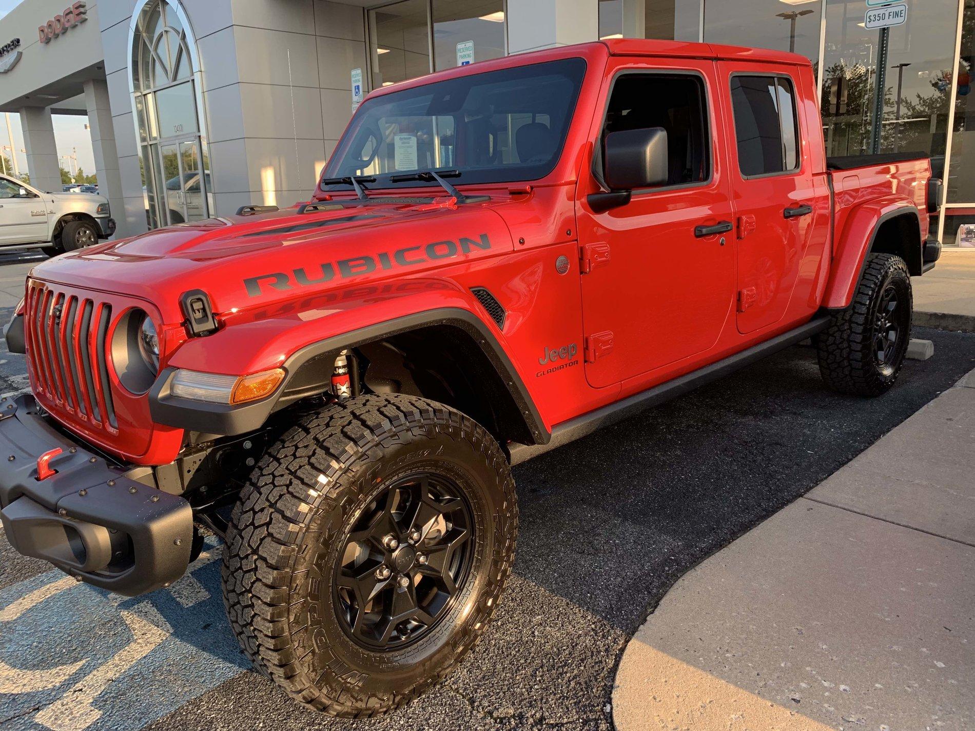 Jeep Gladiator RED Rubicon Lettering on Hood (Outlined?) E5139D39-0EED-49A6-84AA-65FBC806A439