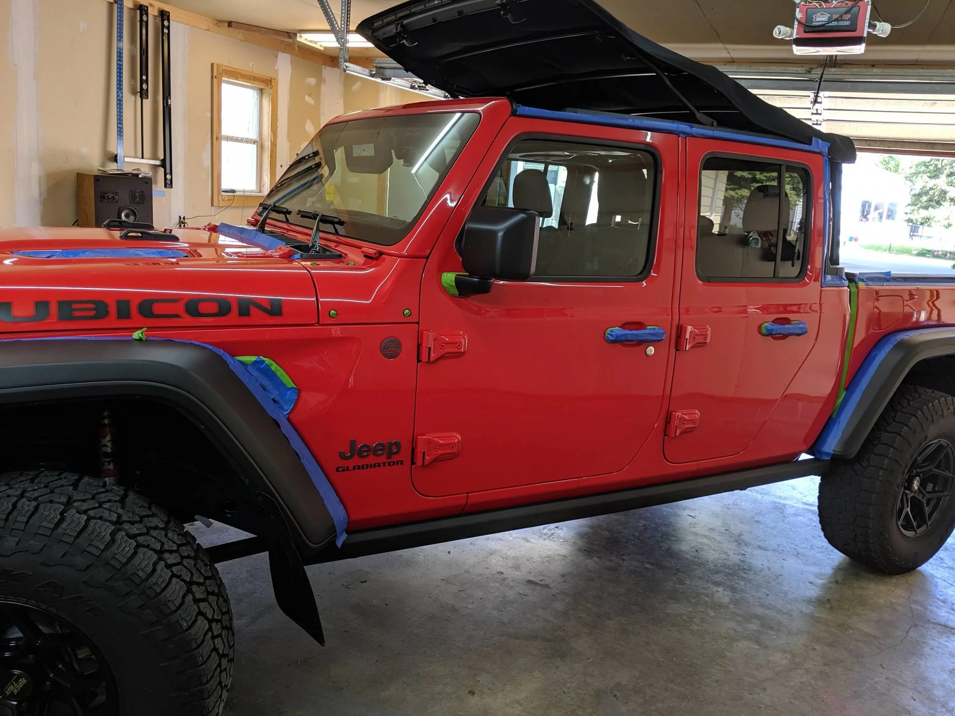 Jeep Gladiator RED Rubicon Lettering on Hood (Outlined?) slSNBQ
