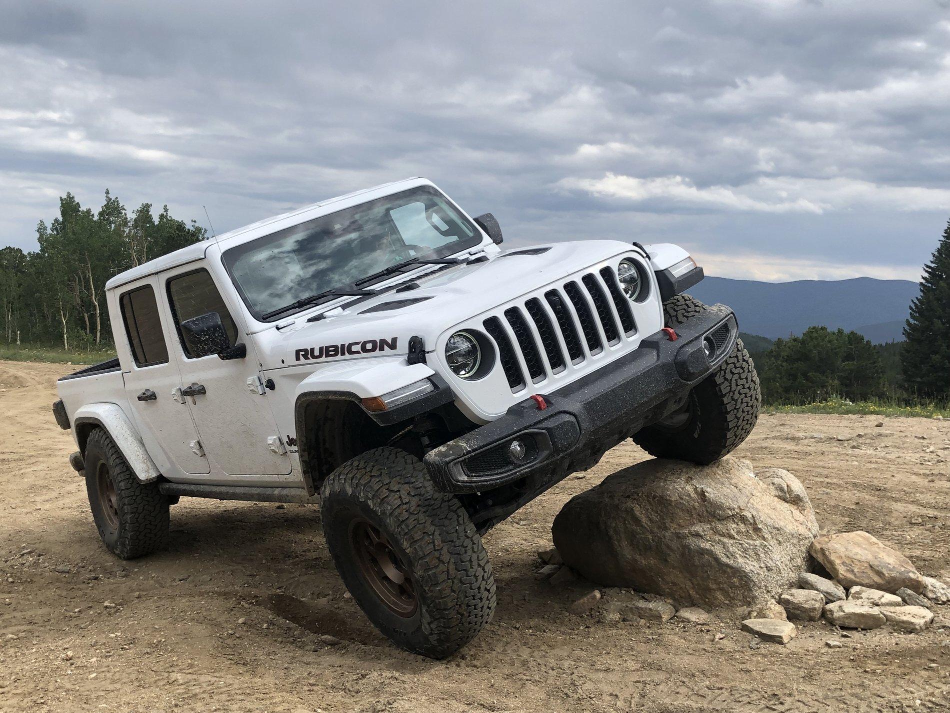 Jeep Gladiator BRIGHT WHITE Gladiator JT Club 9AA83D2F-03F7-46C8-A5F6-81942DBA186B