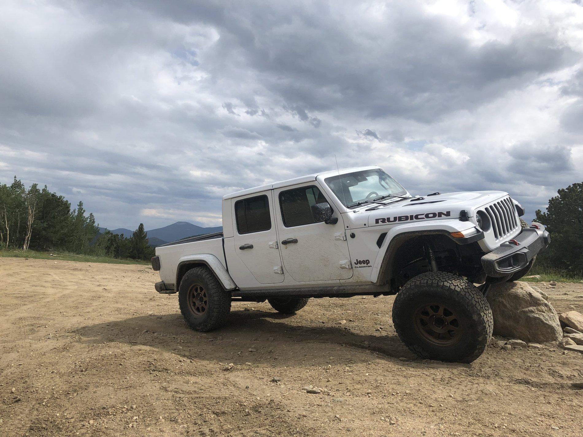Jeep Gladiator BRIGHT WHITE Gladiator JT Club 0CFDE960-9819-47EF-86C6-214A12B5C854