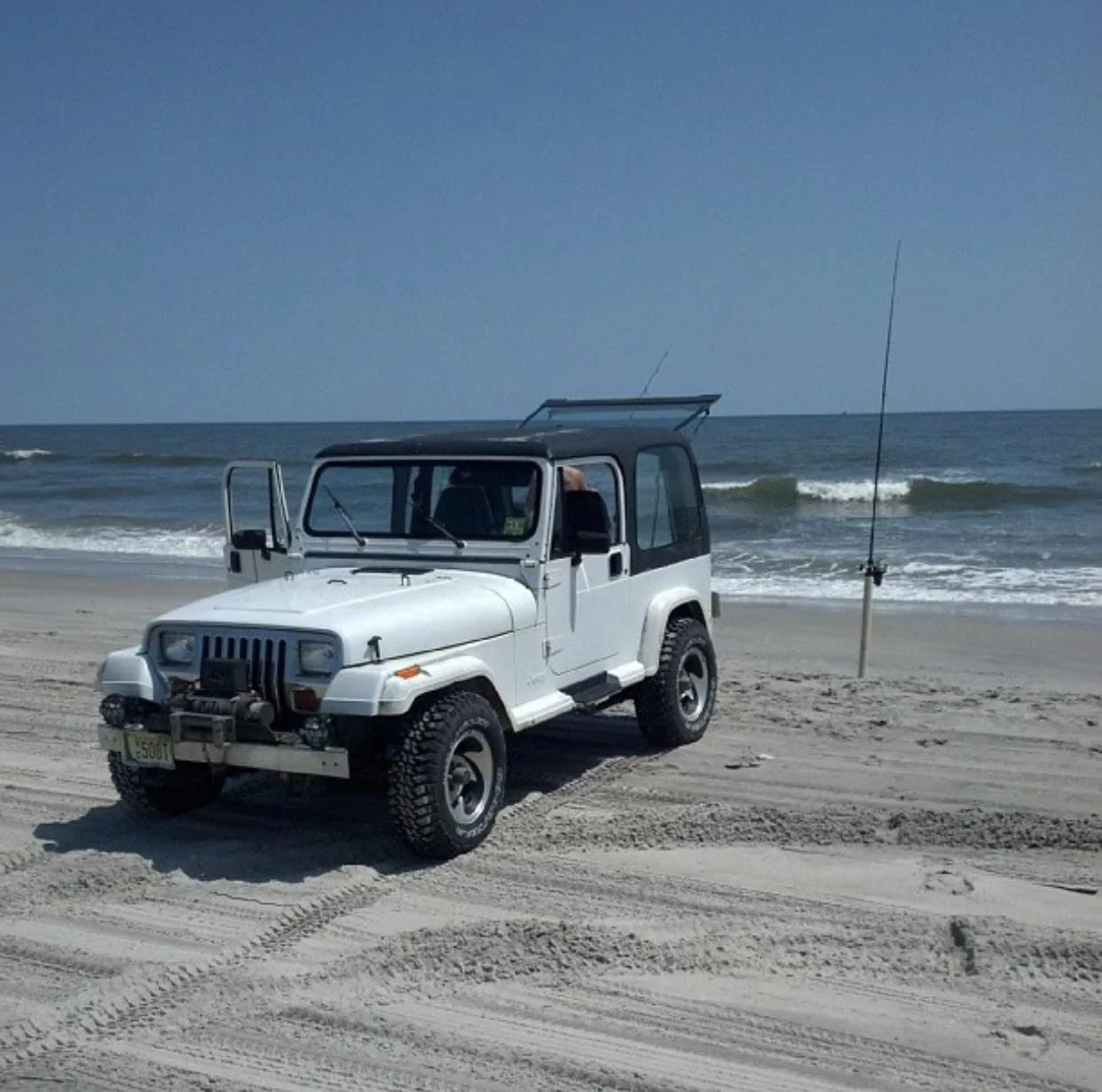 Jeep Gladiator BRIGHT WHITE Gladiator JT Club 17280692-4DA2-4AB3-BF8B-567E48E2474E