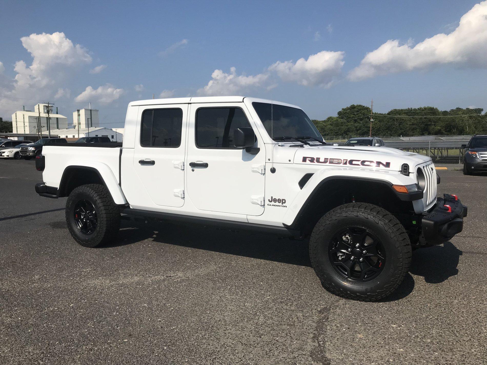 Jeep Gladiator BRIGHT WHITE Gladiator JT Club 0CFB24D9-6660-455F-AFCC-BC8D544097D8