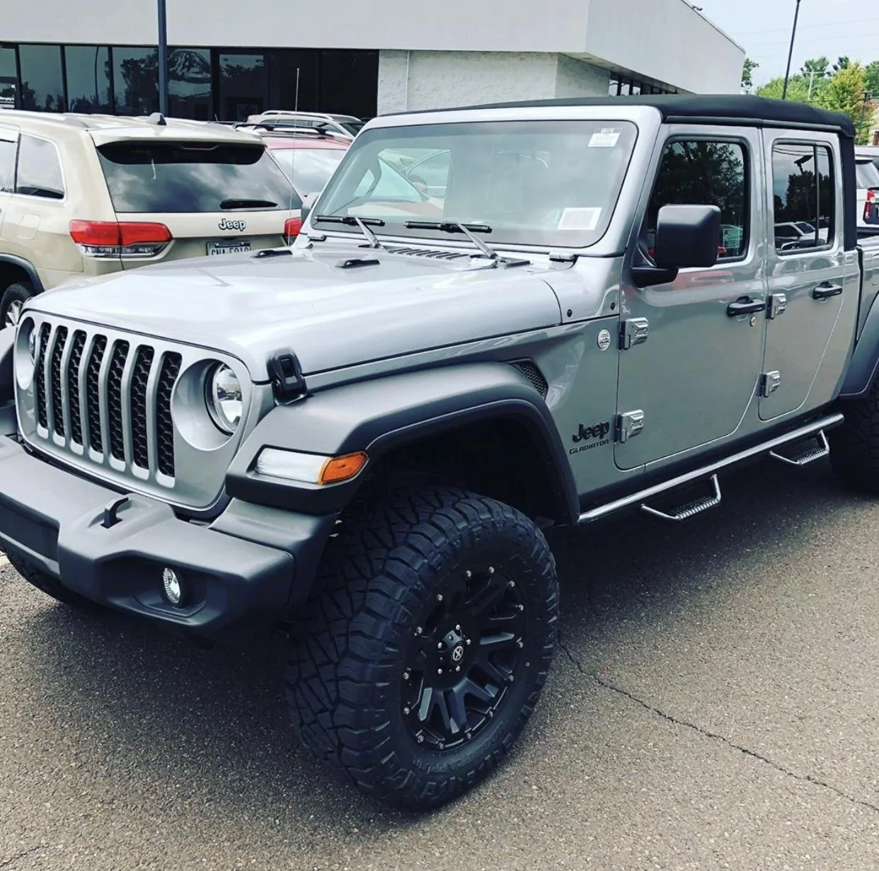 Jeep Gladiator Request: Gladiators with soft tops 65104BF2-B6A4-4759-91B4-3FA829F19890