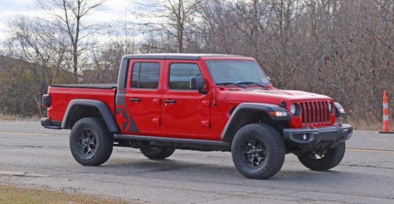 Jeep Gladiator what do the factory body side graphics look like? ED6C02CB-0F9A-4F51-8094-C1D74BD9C8BE