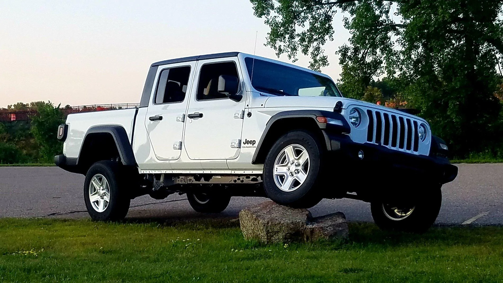 Jeep Gladiator BRIGHT WHITE Gladiator JT Club 20190806_215946
