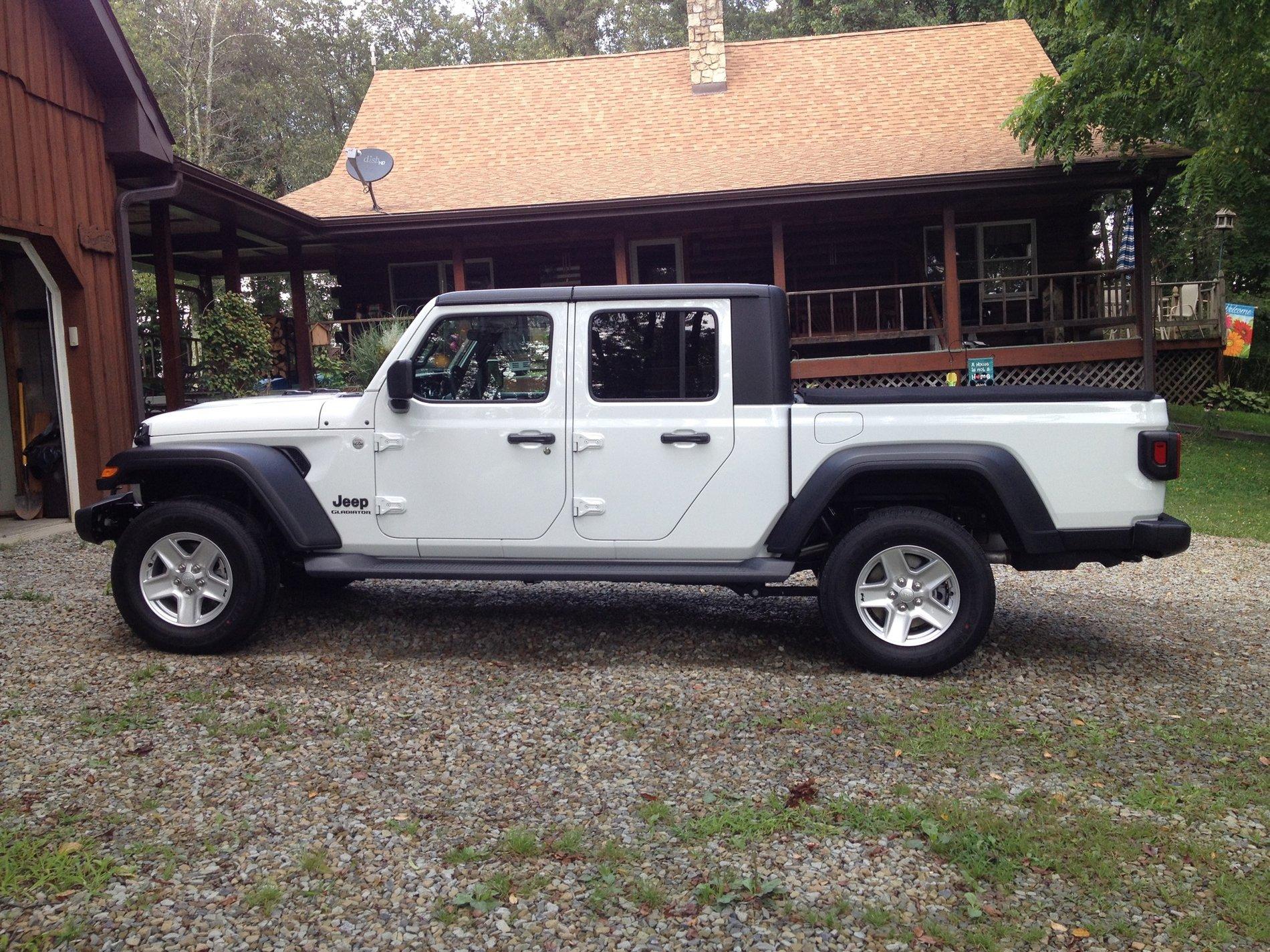 Jeep Gladiator BRIGHT WHITE Gladiator JT Club 04D23253-0560-4166-A37C-3078A8A31842
