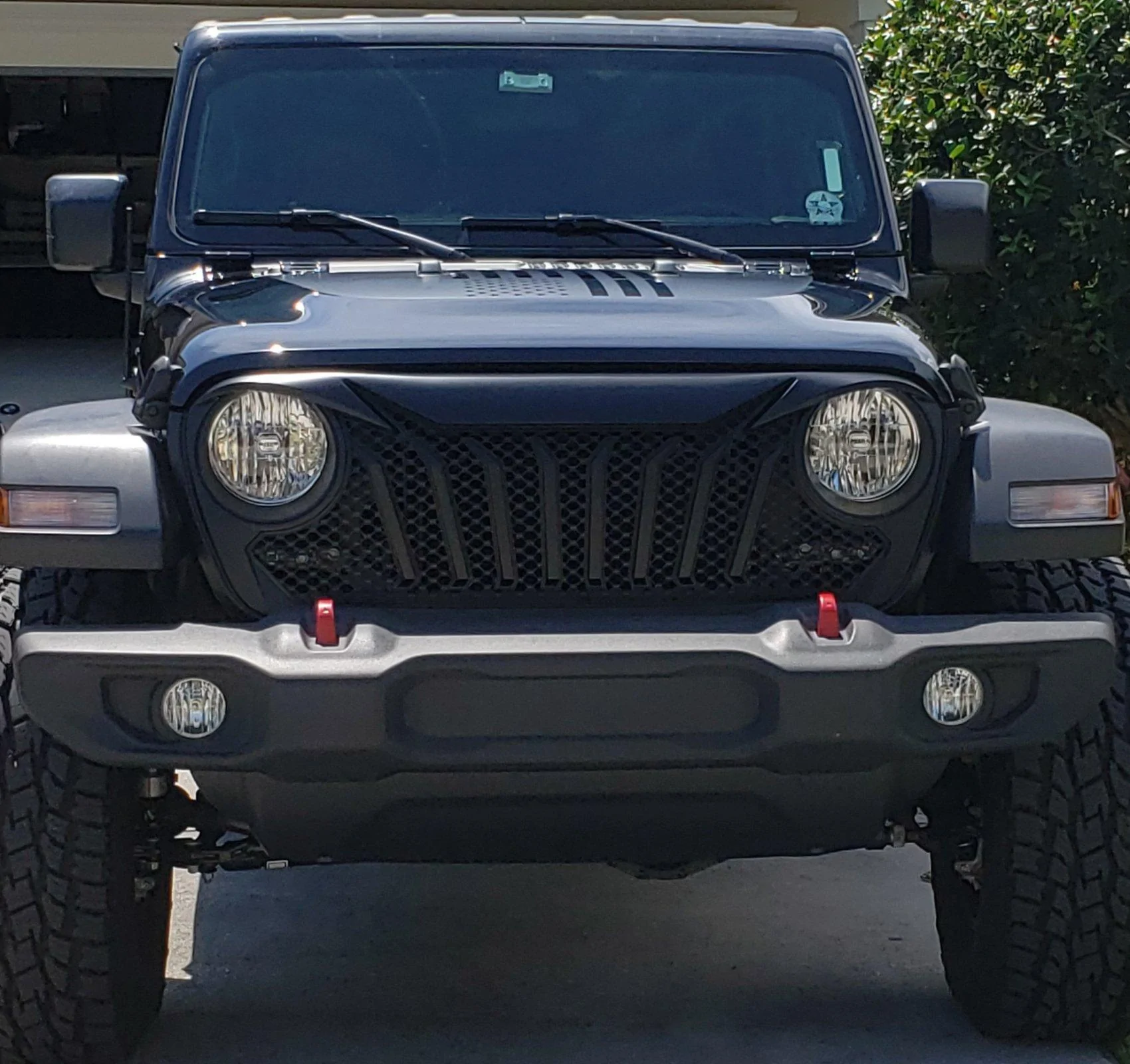 Jeep Gladiator New grille and hood graphic 20190808_152223