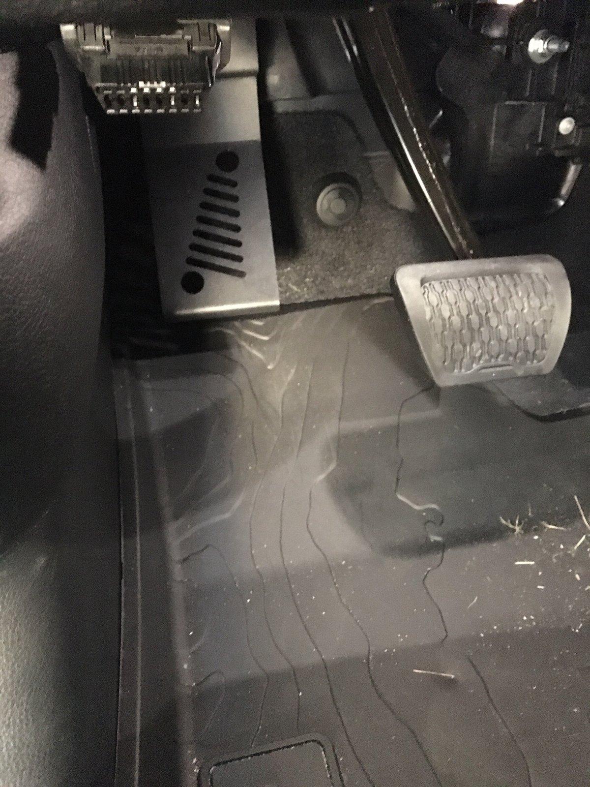 Jeep Gladiator Dead Pedal IMG_1712.JPG