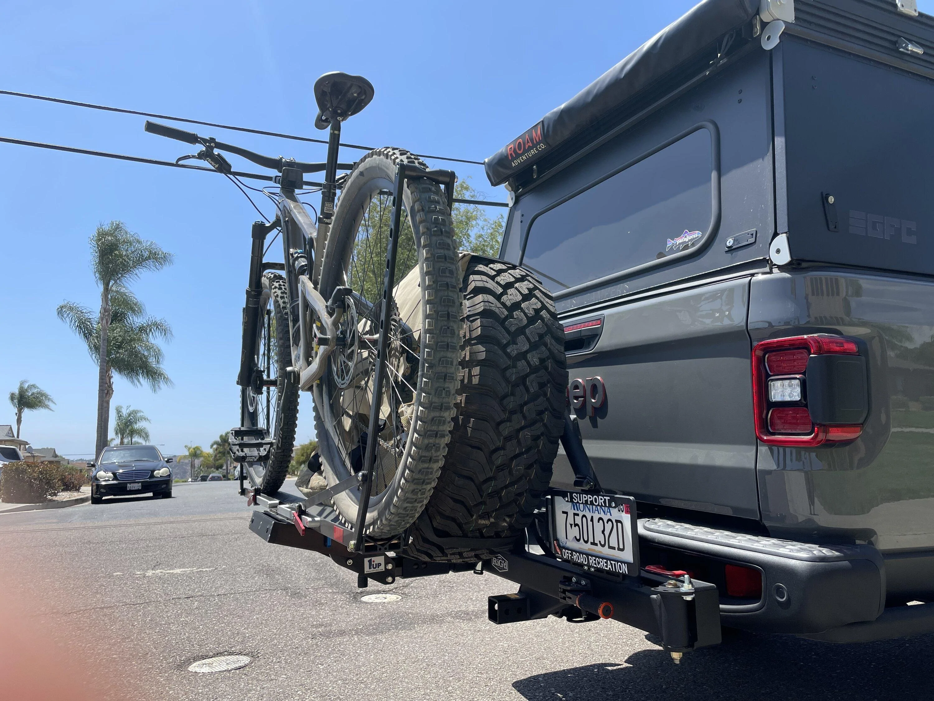 Jeep Gladiator 1up Bike Rack Fitment Pics EB974089-885C-4D2D-B08B-7F368A32250E