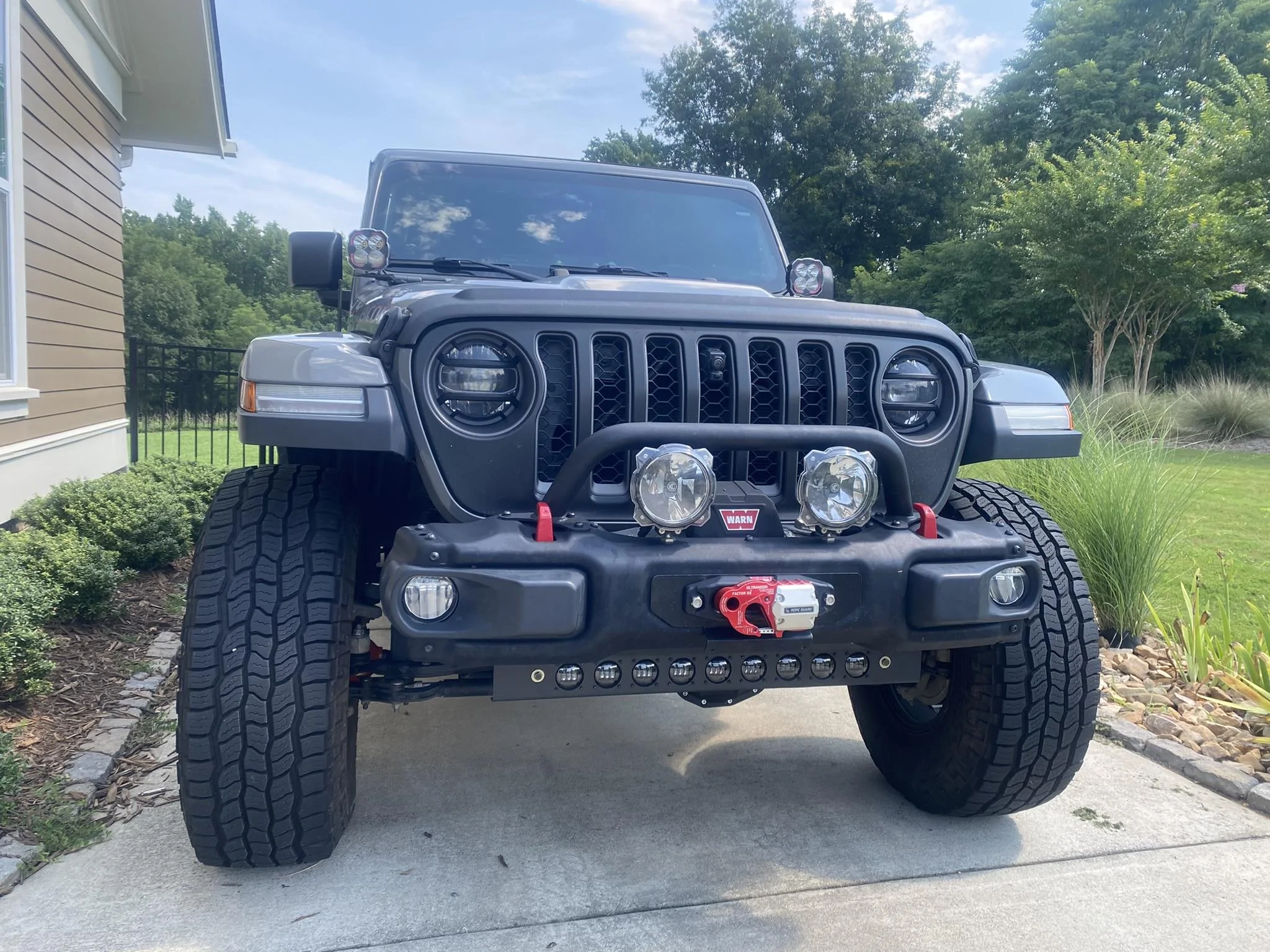 Jeep Gladiator LED Aux Light Integrated Front Skid Plate Concept A87D4164-67F8-45F1-BDAF-C6FA93A0C485