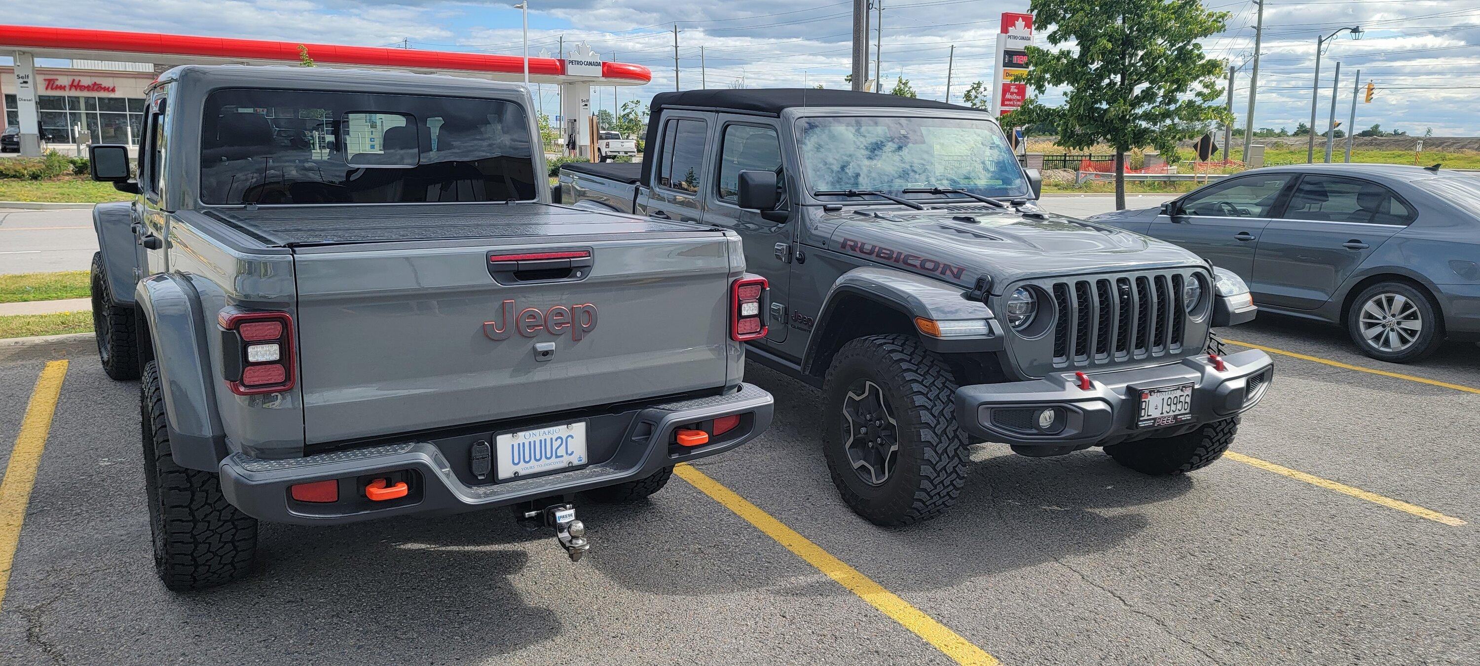 Jeep Gladiator Jeeps Parking Next To Jeeps 20220725_165122