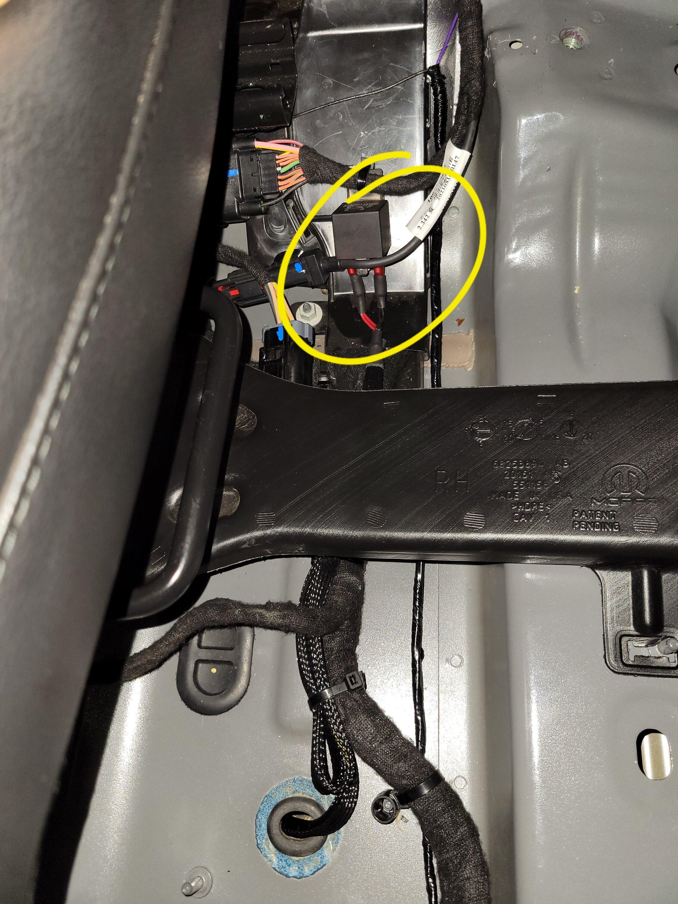 Jeep Gladiator No Power from Interior AUX and Ignition Wires 20220726_211835