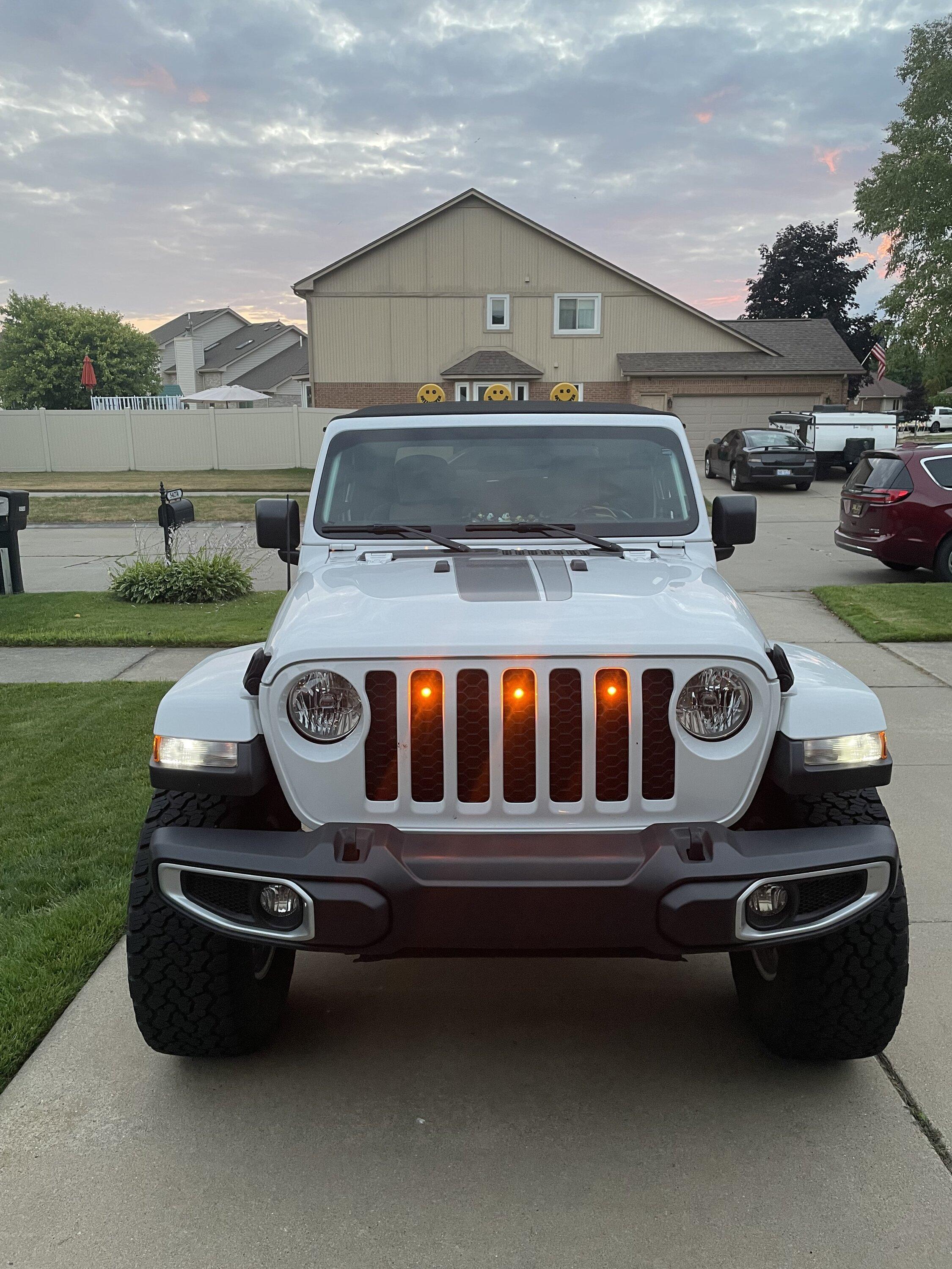 Jeep Gladiator Quadratec Pre-runner lighting IMG_2614