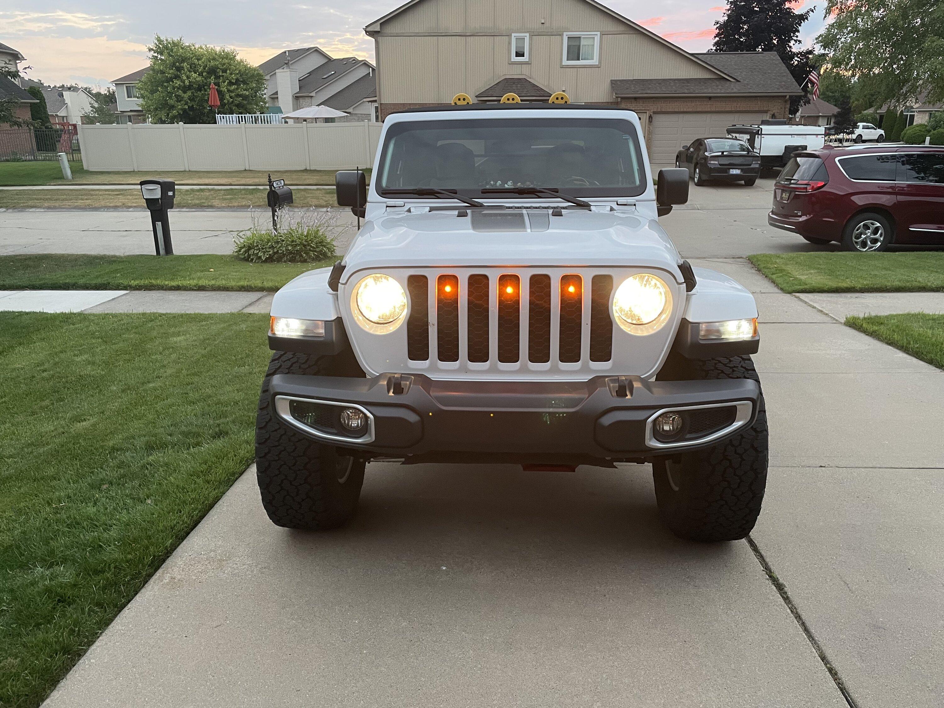 Jeep Gladiator Quadratec Pre-runner lighting IMG_2616
