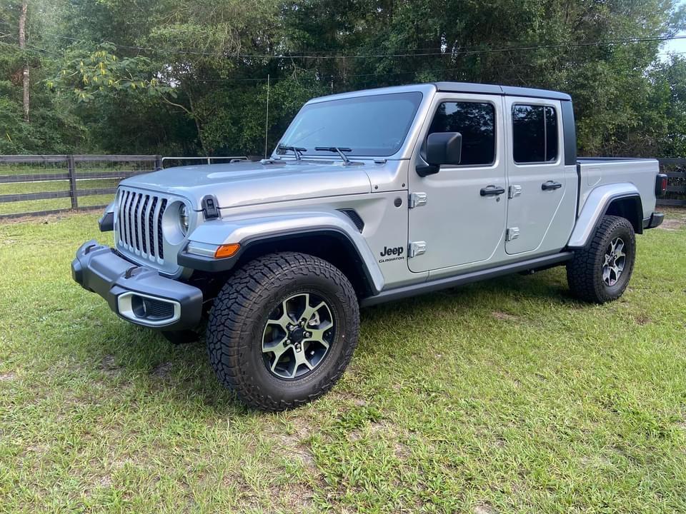 Jeep Gladiator SILVER ZYNITH Gladiator JT Club 35F03ECC-1157-4739-8082-5B0DAF105F26