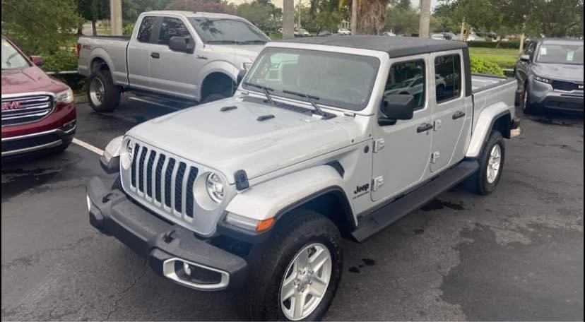 Jeep Gladiator SILVER ZYNITH Gladiator JT Club E384FBB7-7740-426E-81B0-E399D40997C7