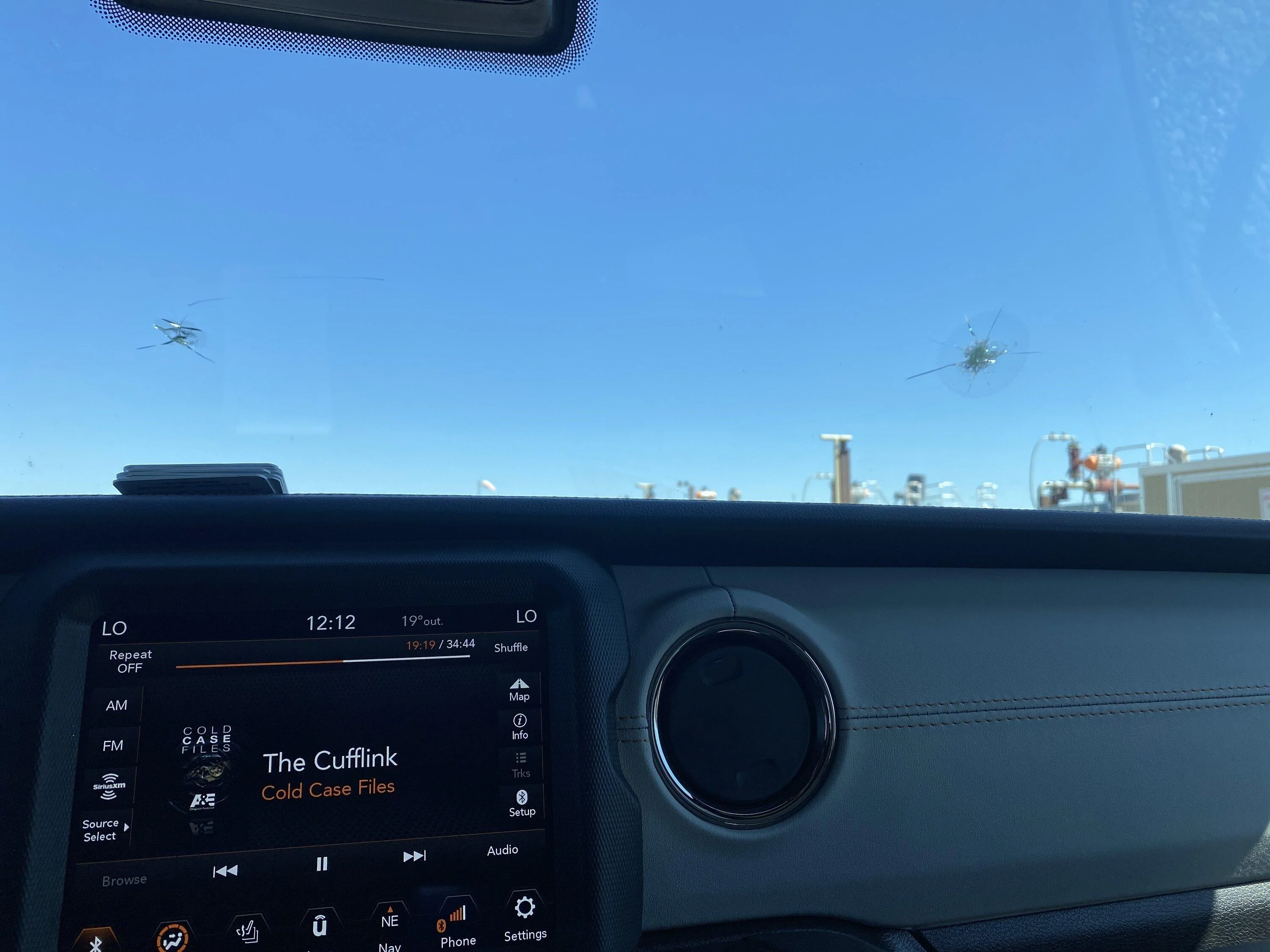 Jeep Gladiator Cracked Windshield Club imag