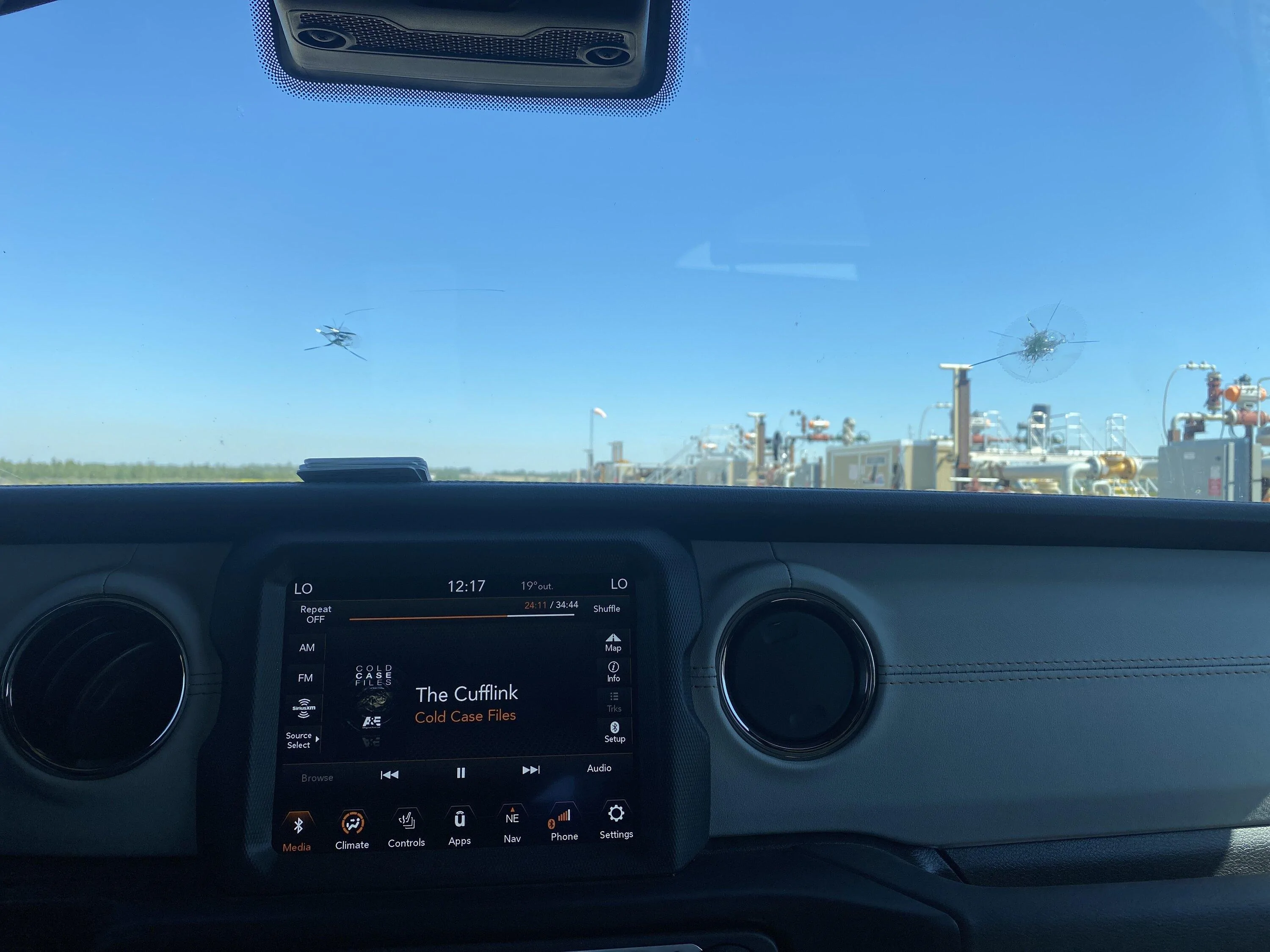 Jeep Gladiator Cracked Windshield Club imag