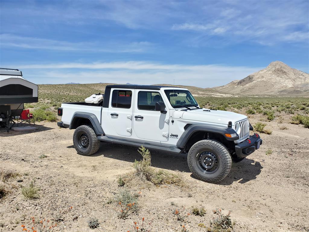 Jeep Gladiator What stock wheels wd u put on a 22 Sting Grey High Altitude? Mojave black rims or Rubicon grey rims? 20220518_132144 (Medium)