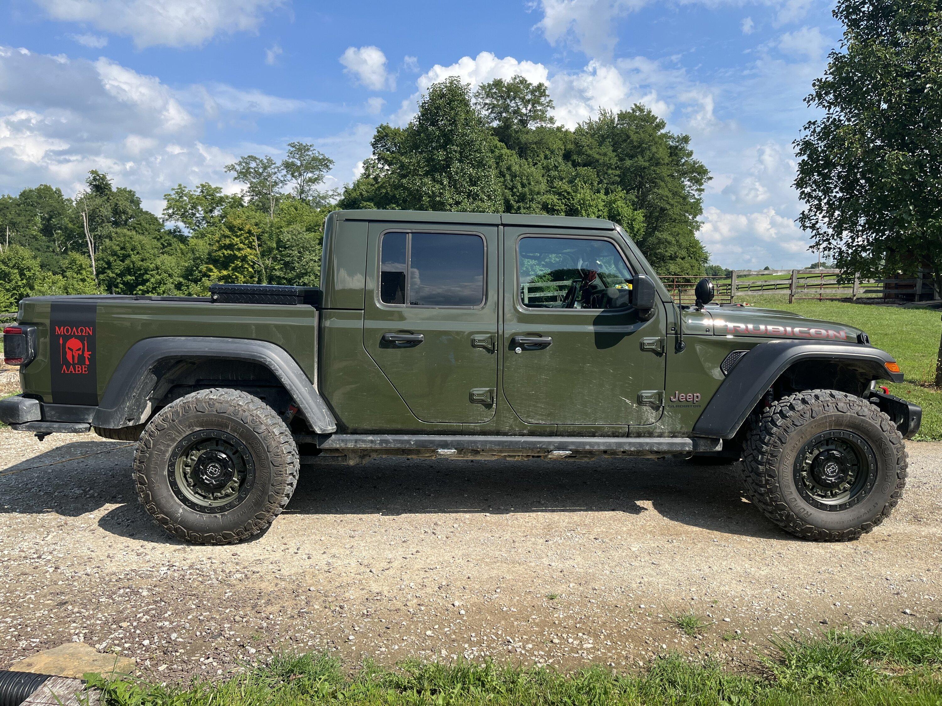 Jeep Gladiator Stickers and decal pics! E87CE713-35BC-4F39-B26D-D6904781F168