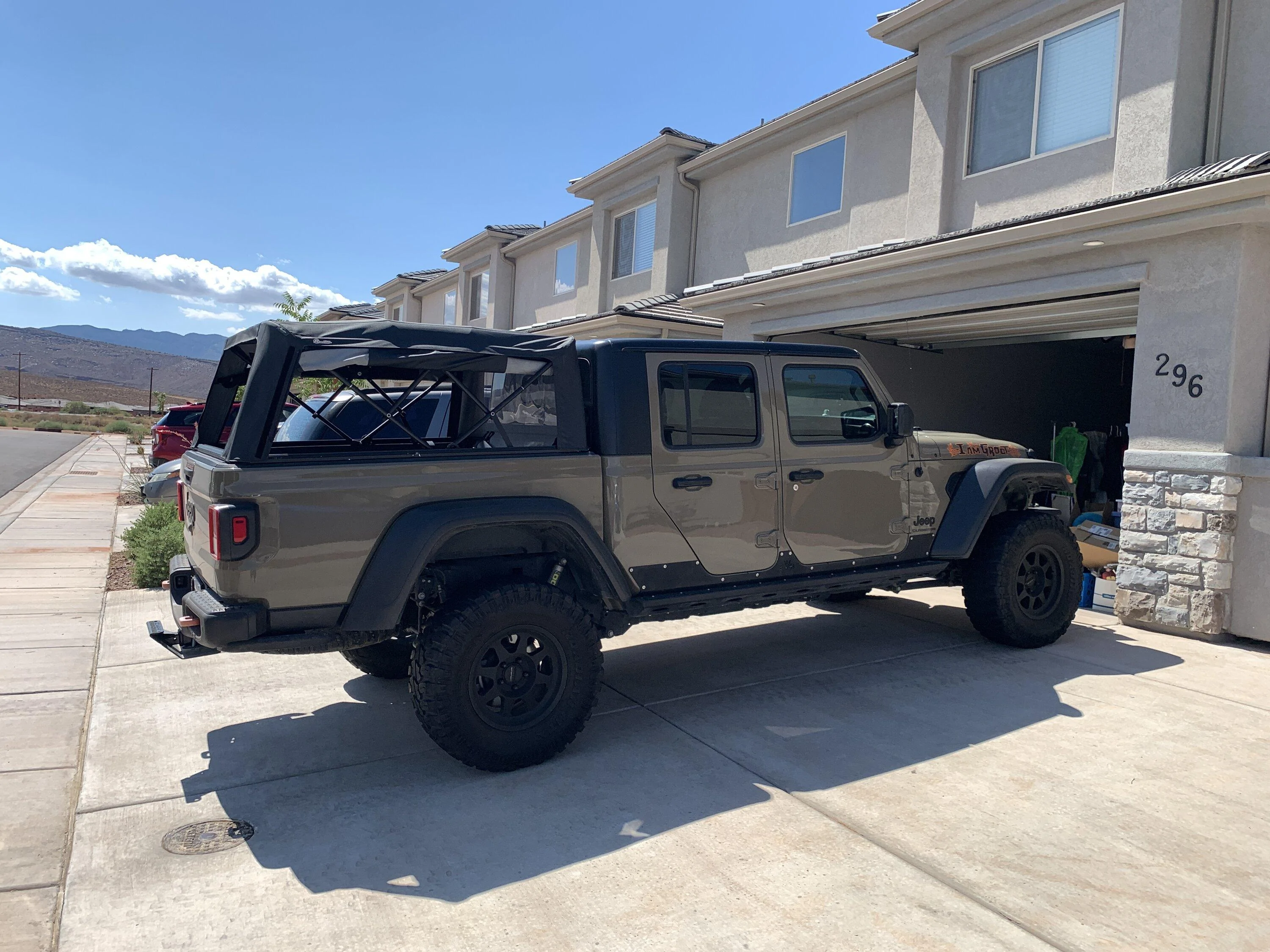 Jeep Gladiator Bestop Supertop(bed soft topper) 841C0B00-EE83-4BBE-B5CC-C9C46F6A31A5