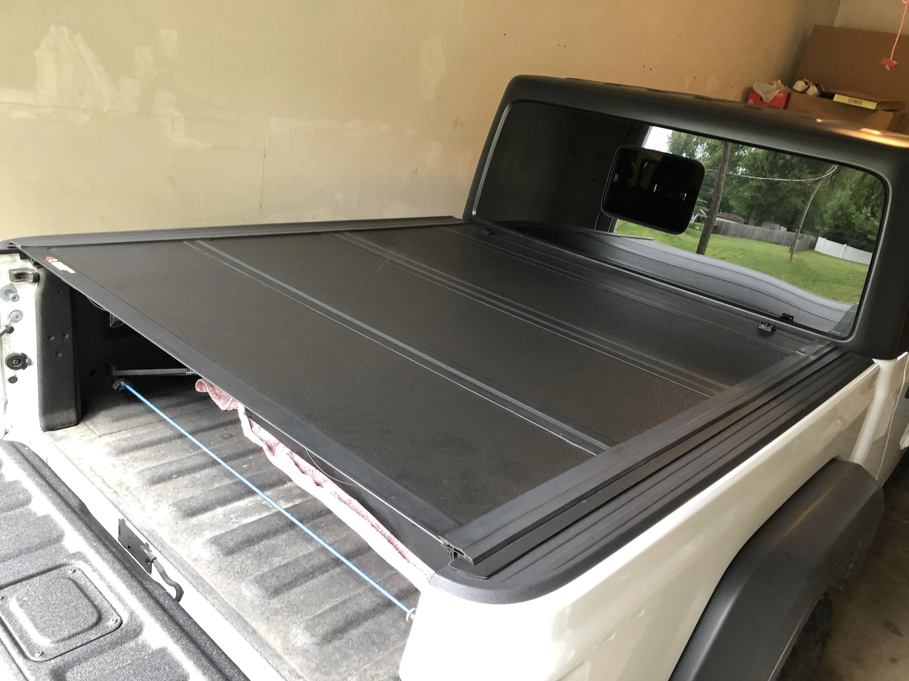 Jeep Gladiator Rugged Ridge  Armis hard Tonneau  $600.00 D8B24324-0F56-4243-B8AE-683E17C91C20