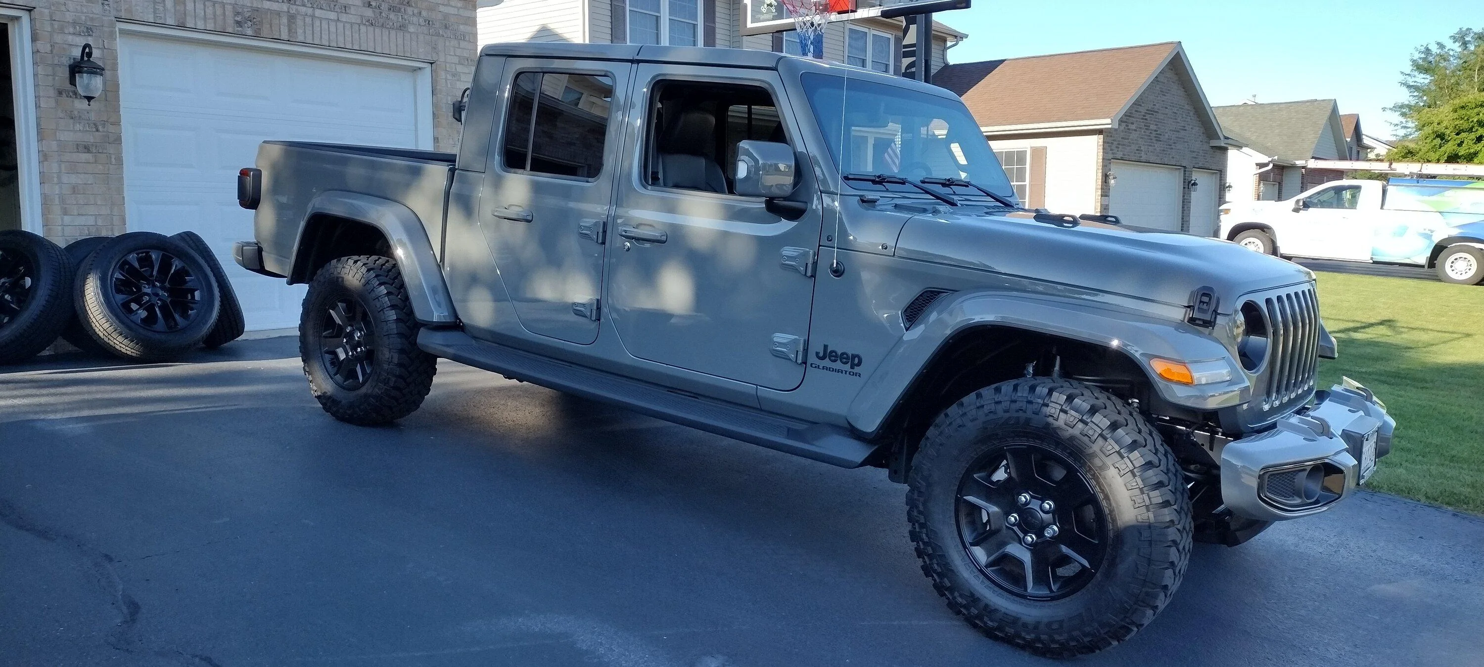 Jeep Gladiator What stock wheels wd u put on a 22 Sting Grey High Altitude? Mojave black rims or Rubicon grey rims? IMG_20220729_182715257_HDR