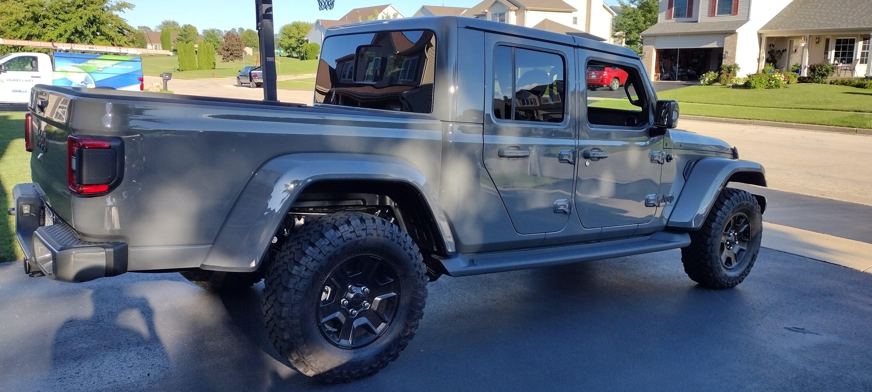 Jeep Gladiator What stock wheels wd u put on a 22 Sting Grey High Altitude? Mojave black rims or Rubicon grey rims? IMG_20220729_182701578_HDR