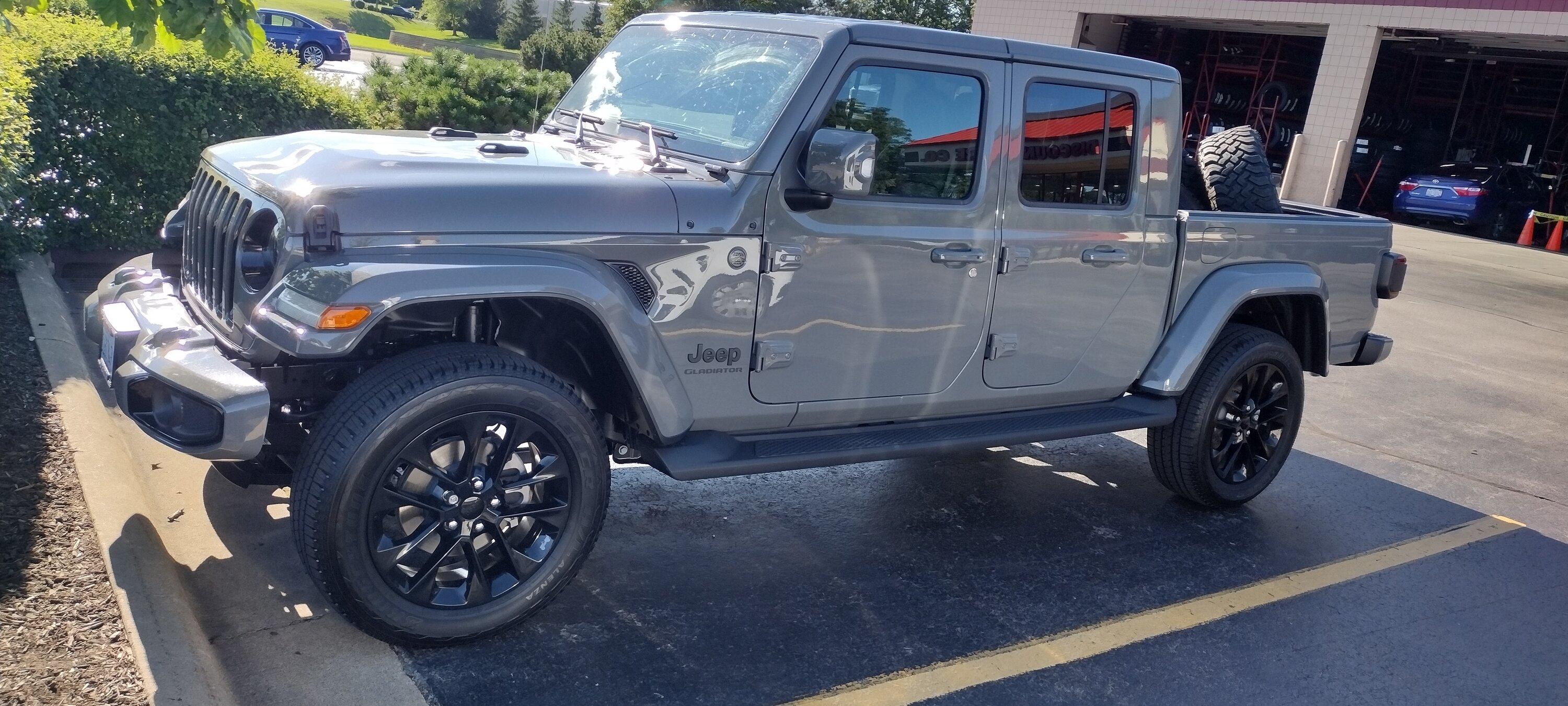 Jeep Gladiator What stock wheels wd u put on a 22 Sting Grey High Altitude? Mojave black rims or Rubicon grey rims? IMG_20220729_173953513_HDR