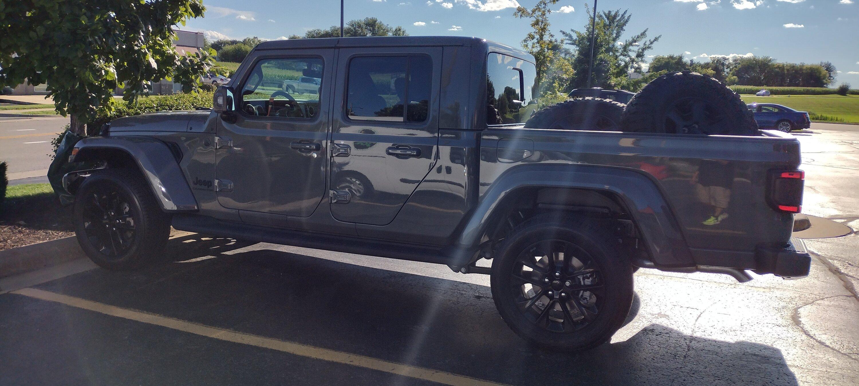 Jeep Gladiator What stock wheels wd u put on a 22 Sting Grey High Altitude? Mojave black rims or Rubicon grey rims? IMG_20220729_173945513_HDR