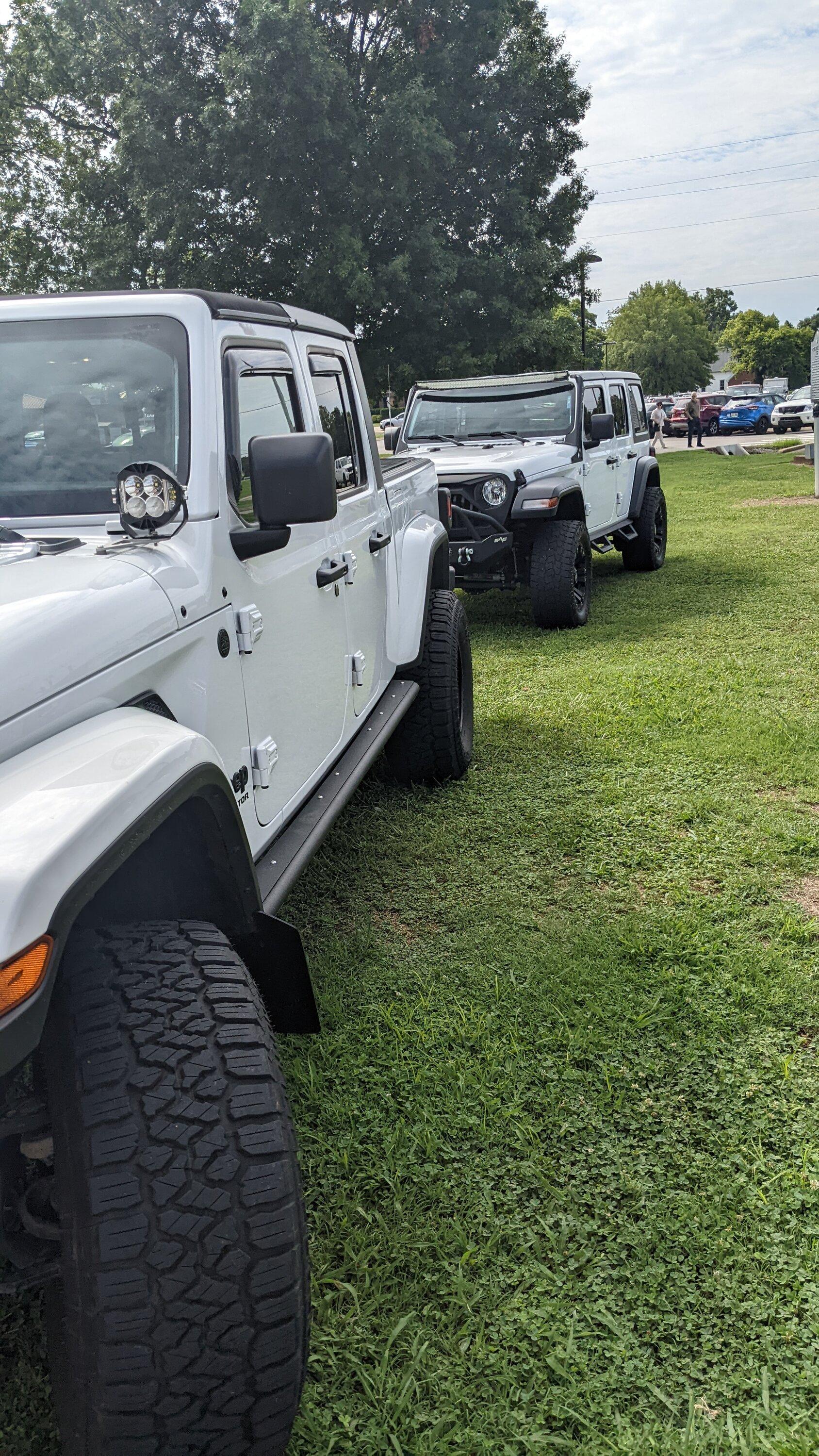 Jeep Gladiator Jeeps Parking Next To Jeeps PXL_20220730_150948934