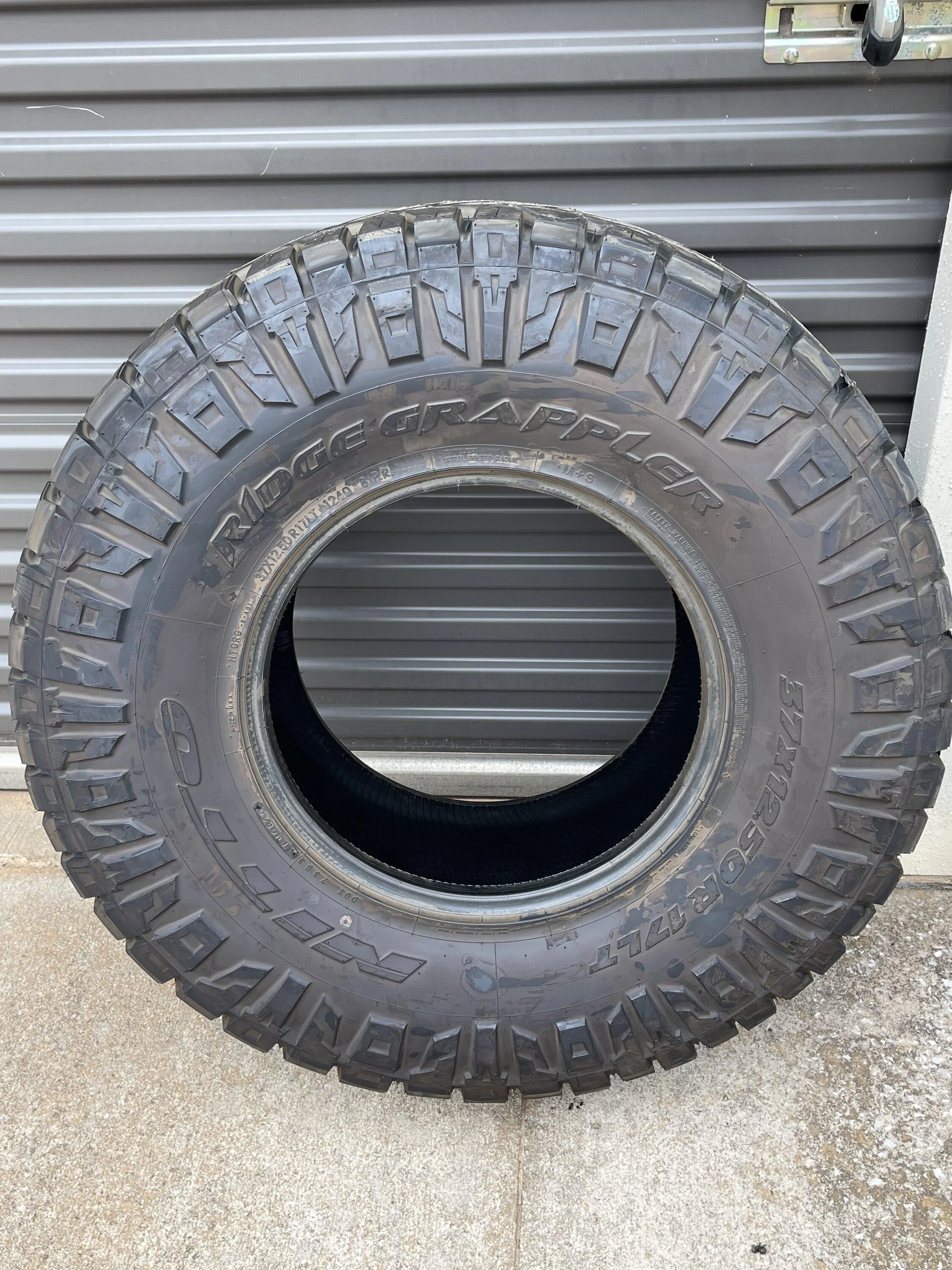 Jeep Gladiator Nitto Ridge Grappler 37” New 25022181-3493-4C85-99FA-0101066B78DF