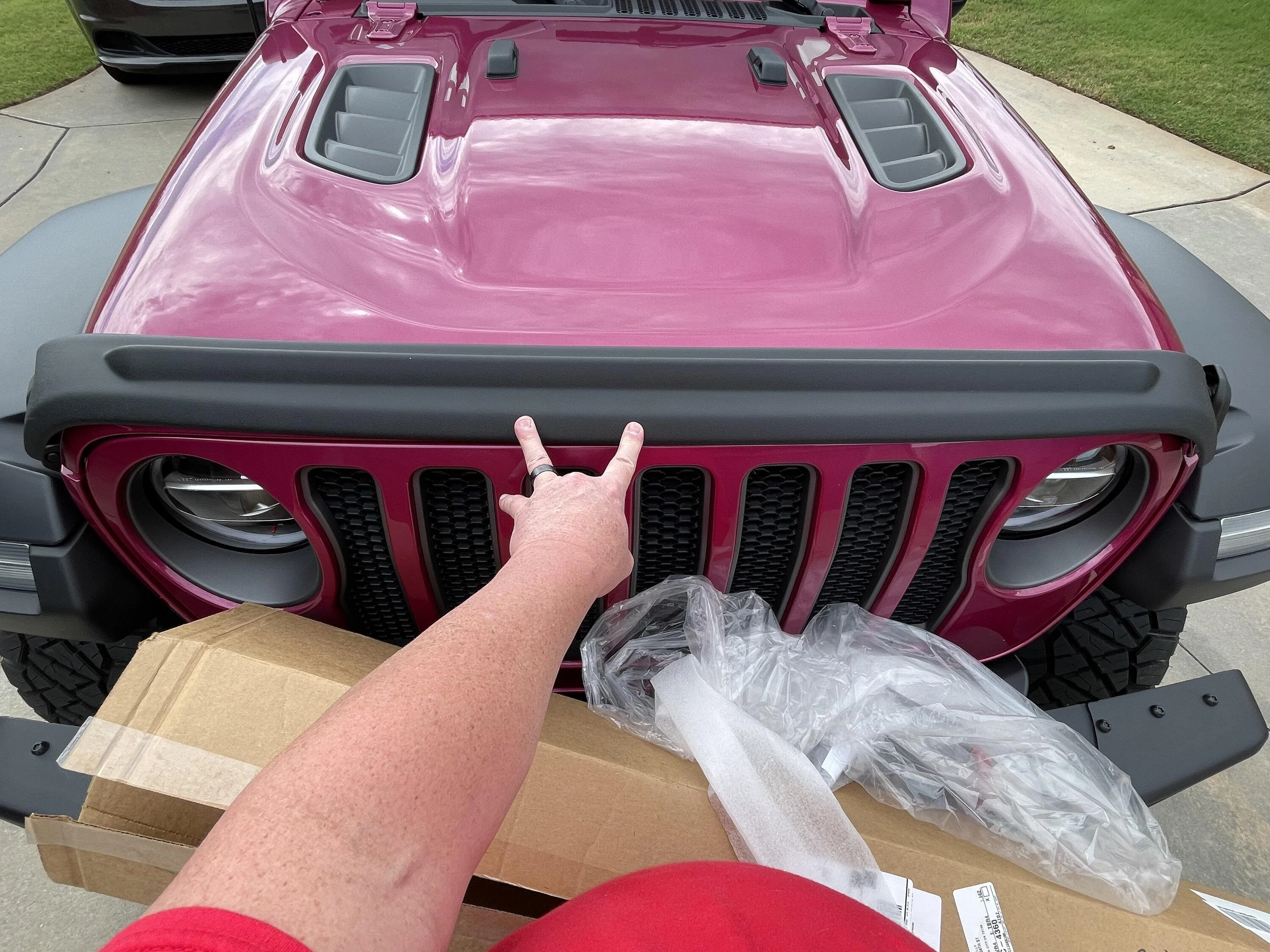 Jeep Gladiator Bushwacker Hood Stone Guard 2D66AC3A-305B-4CD0-BC08-D291CF9CAEEA