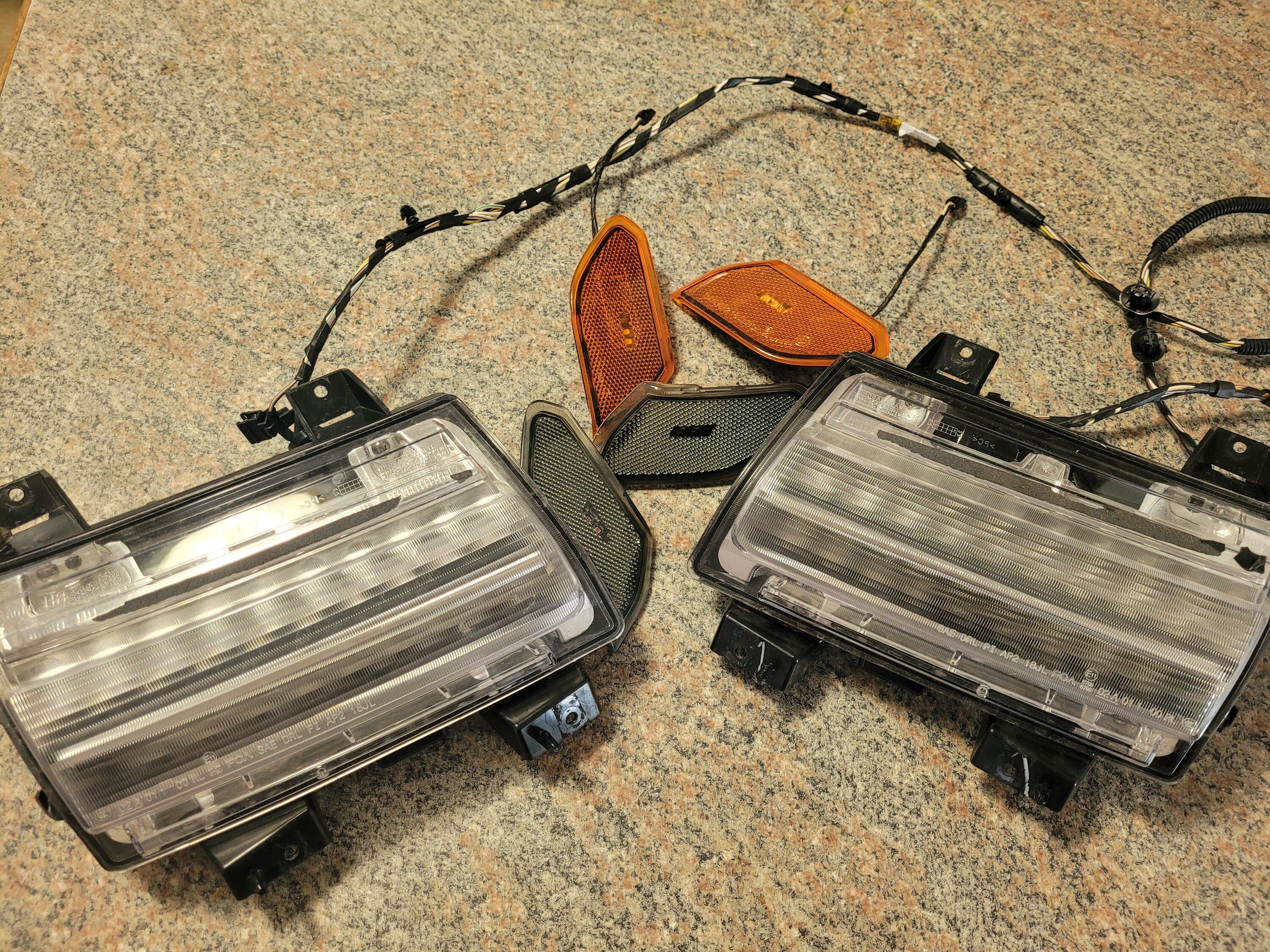 Jeep Gladiator For Sale: OEM led signals, smoked marker lights 20220730_150804