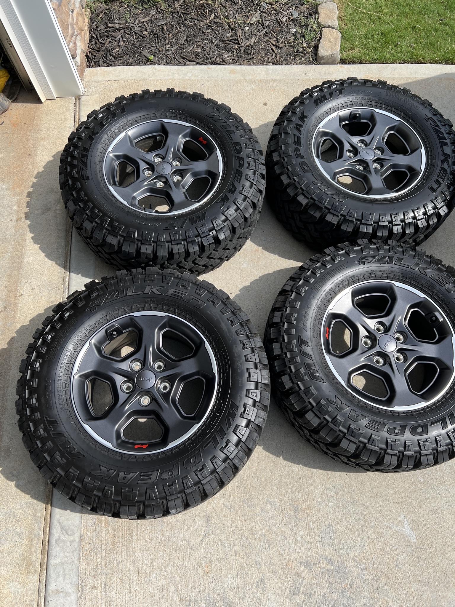 Jeep Gladiator 2022 Jeep Gladiator Rubicon Take Off Wheels/Tires - Only 500 Miles on them. 260A653A-7124-498D-87C6-B006380664C8