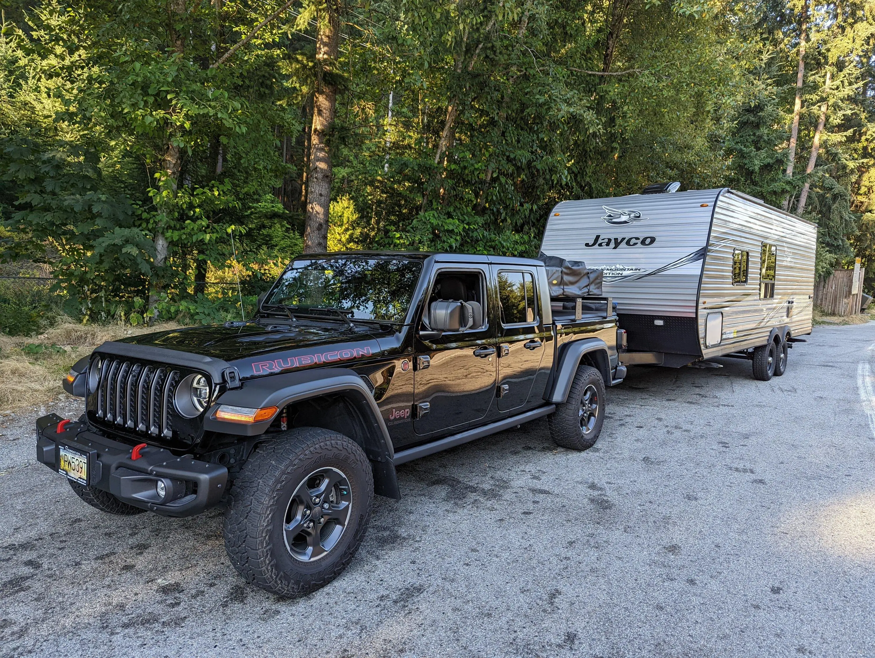Jeep Gladiator Thoughts on towing a Salem 24rlxl cruise light? PXL_20220731_015210550