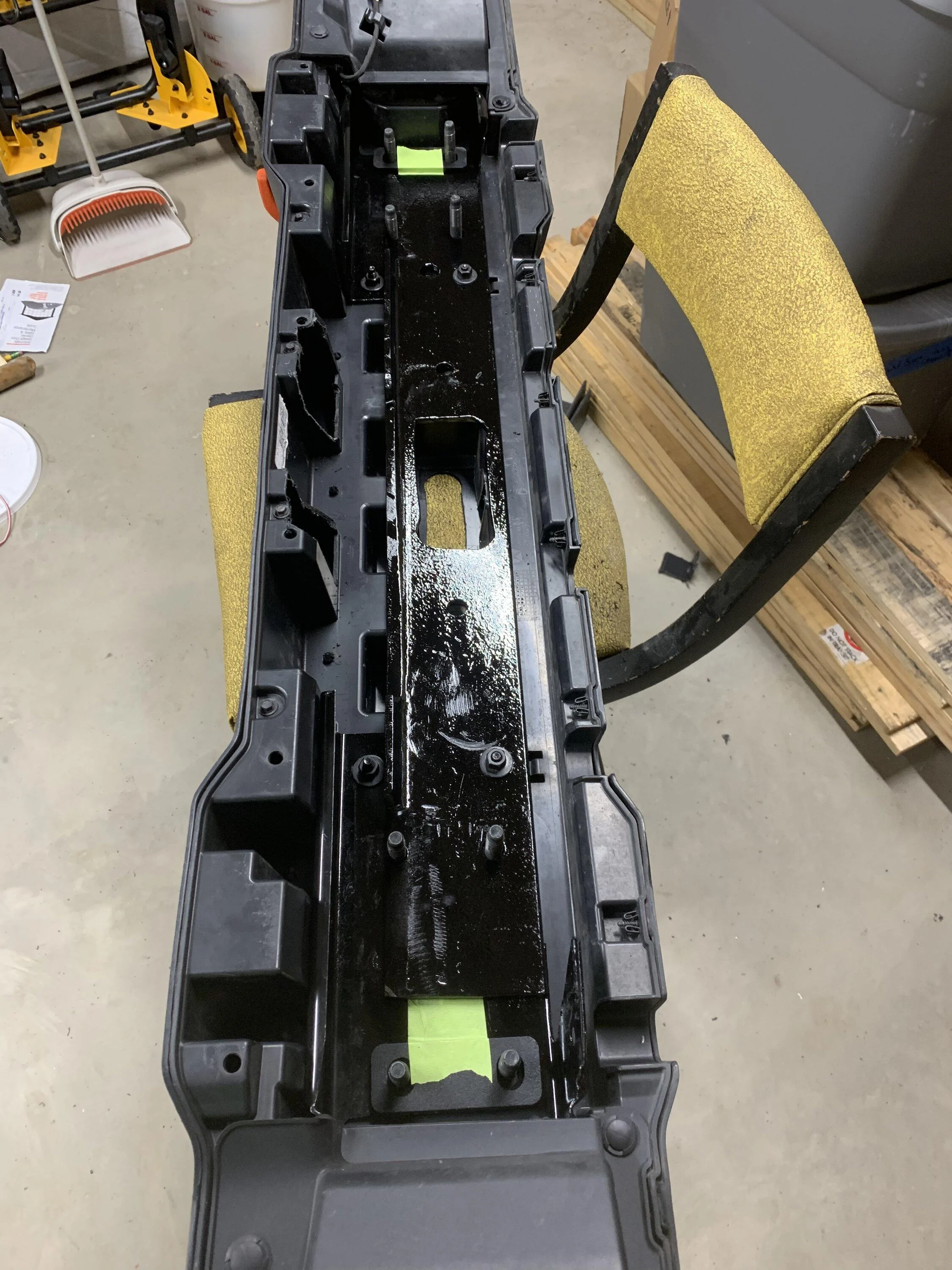 Jeep Gladiator Install 9000 lb. Warn winch on Mojave  plastic bumper, record time and zero sag! 6250896E-9F5A-4EEF-9D91-71170409738A