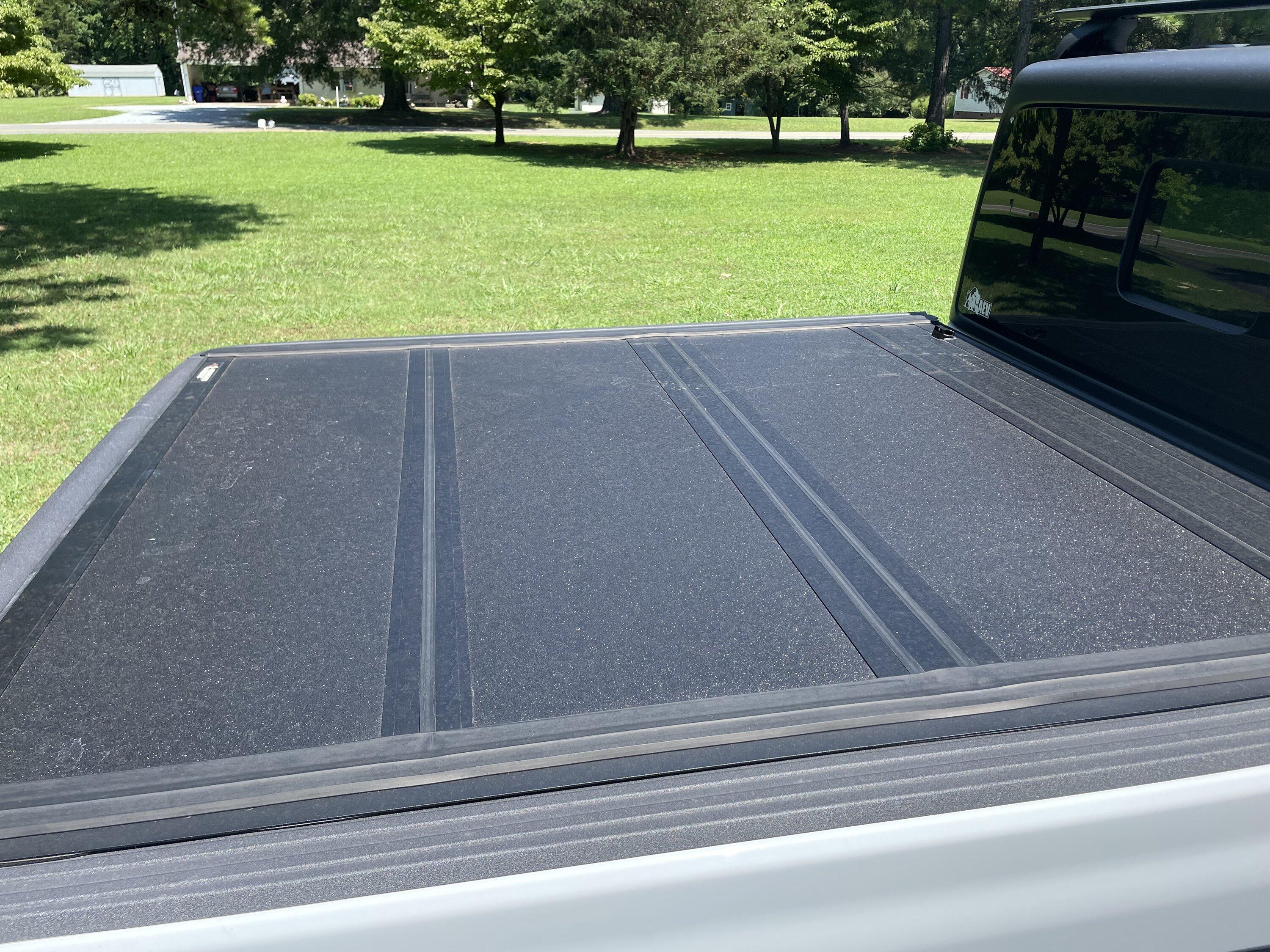 Jeep Gladiator Rugged Ridge Tri-Fold Bed Cover 569C07BE-C7CE-400C-A6DC-B1837F289E64