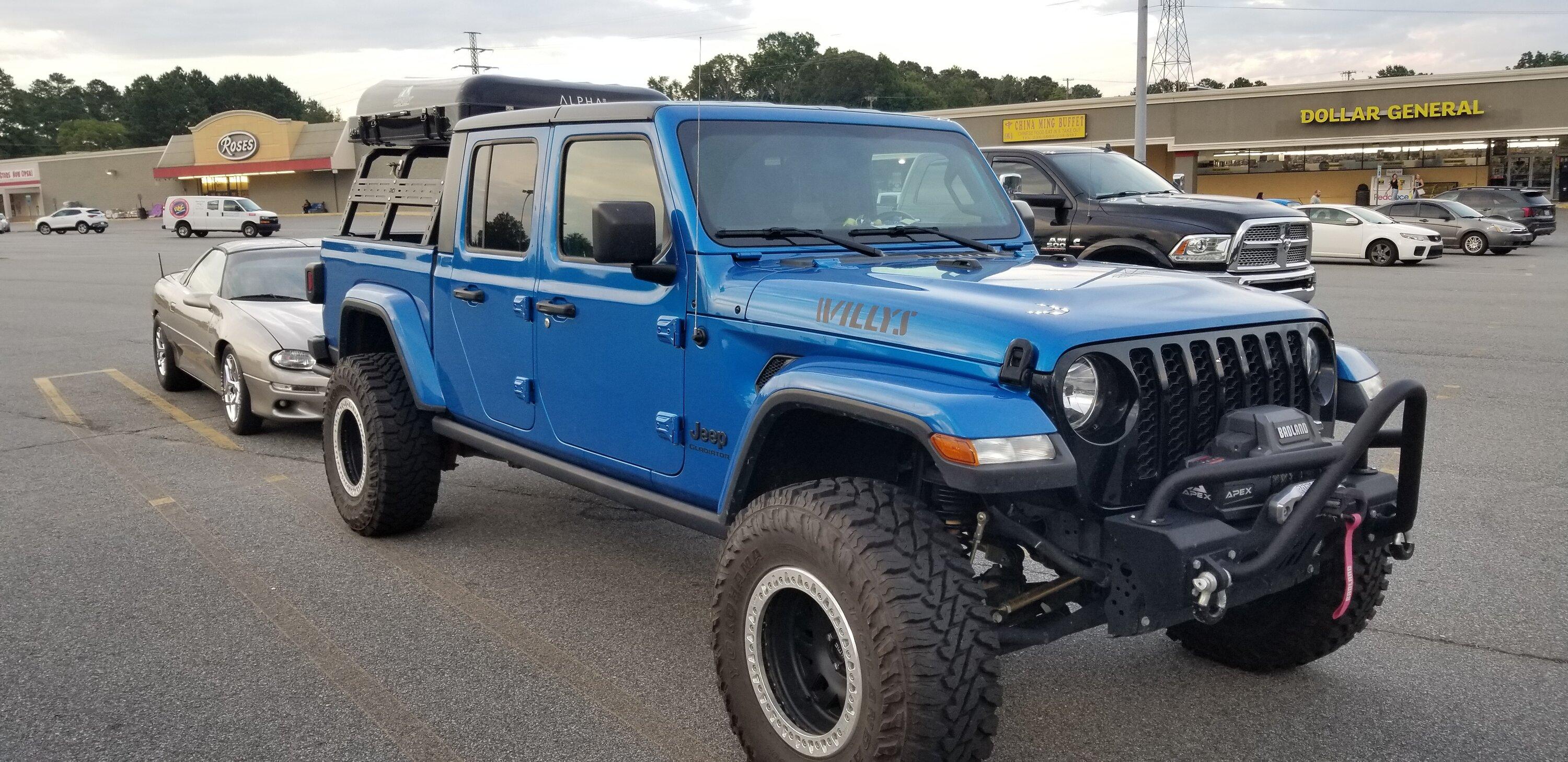 Jeep Gladiator Jeeps Parking Next To Jeeps 20220730_194537