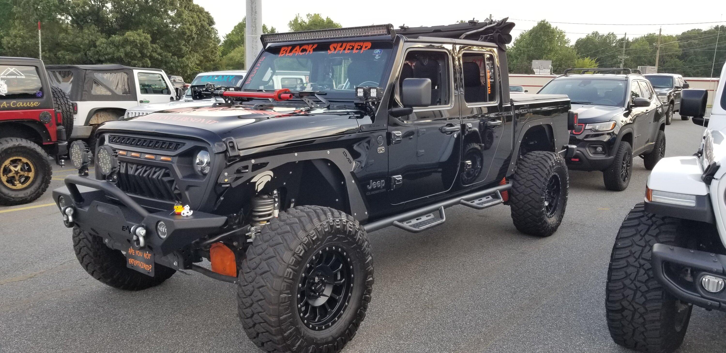 Jeep Gladiator Jeeps Parking Next To Jeeps 20220730_192152