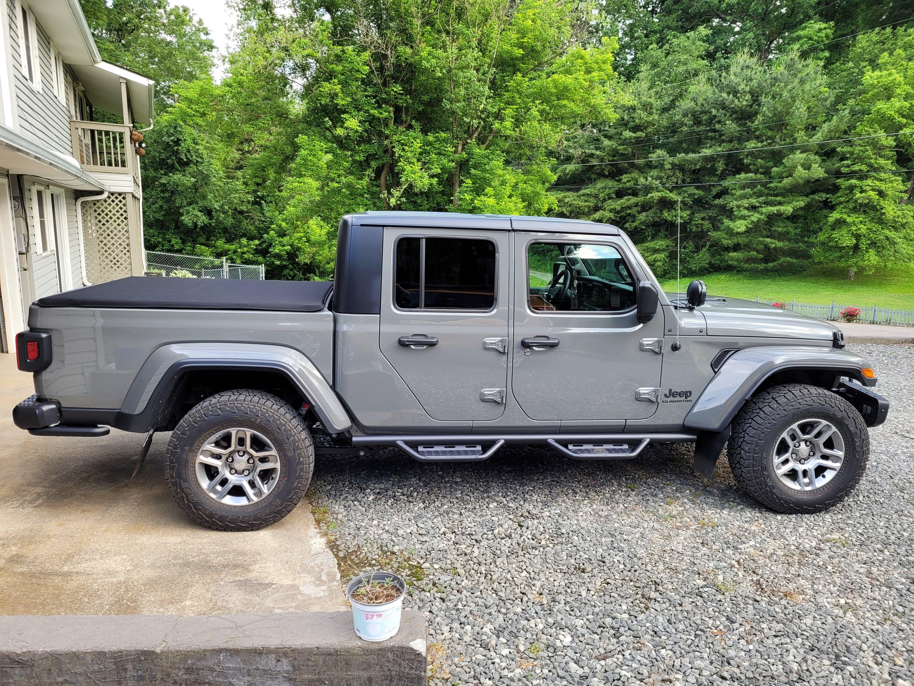 Jeep Gladiator Mopar slotted wheels 20220531_184547