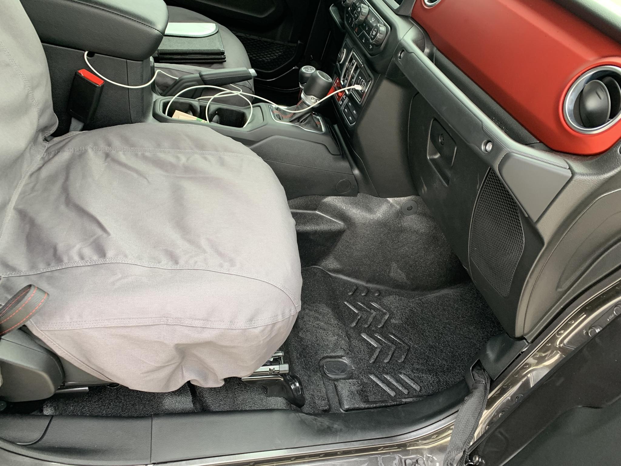 Jeep Gladiator Original interior carpet for sale D28D6960-E210-4092-A451-F9E0A7755CD3