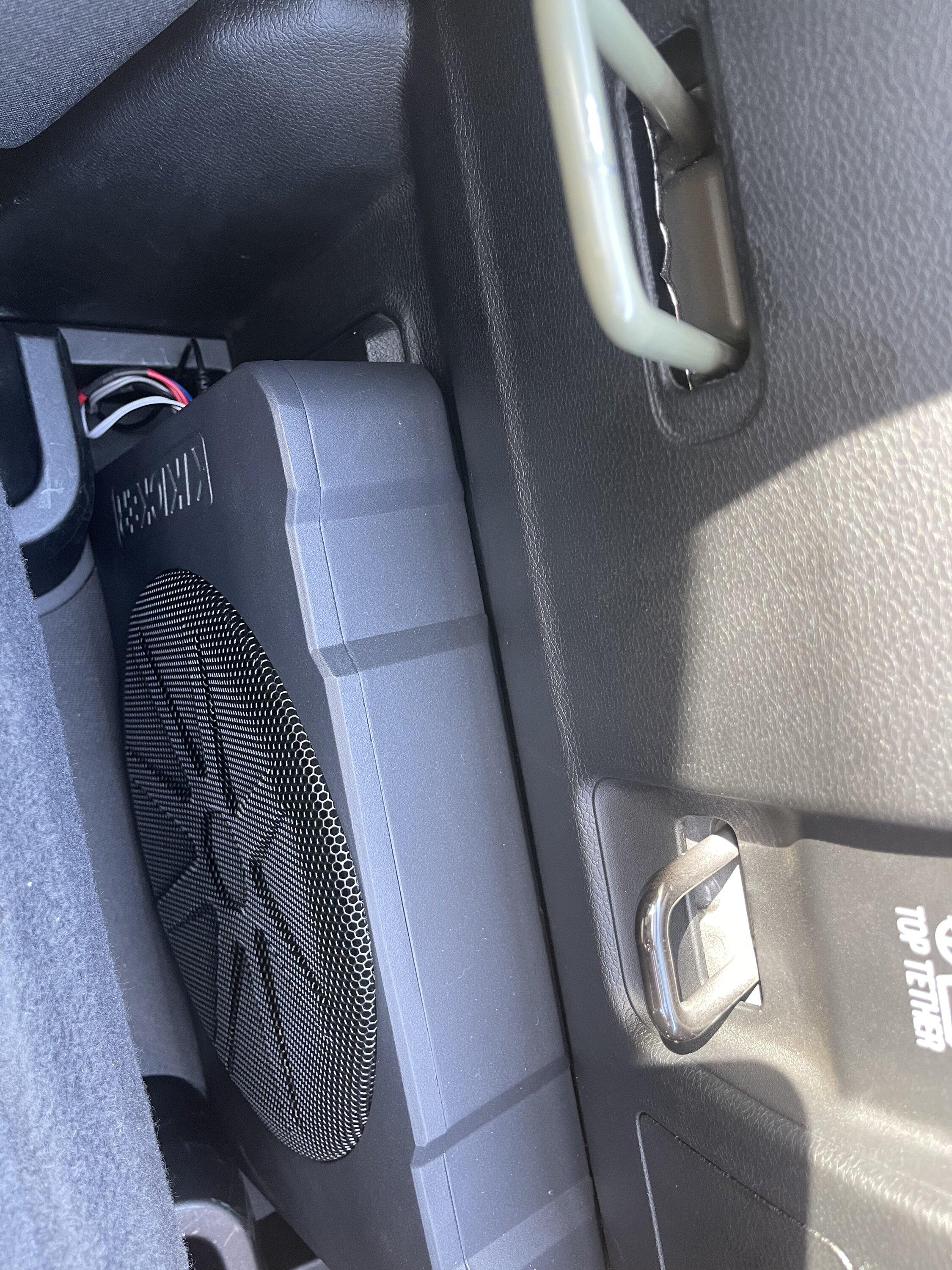 Jeep Gladiator Sub Upgrade Kicker HS10 CEAE1AC4-51CE-4ECA-A1C4-8AC268E74C1C