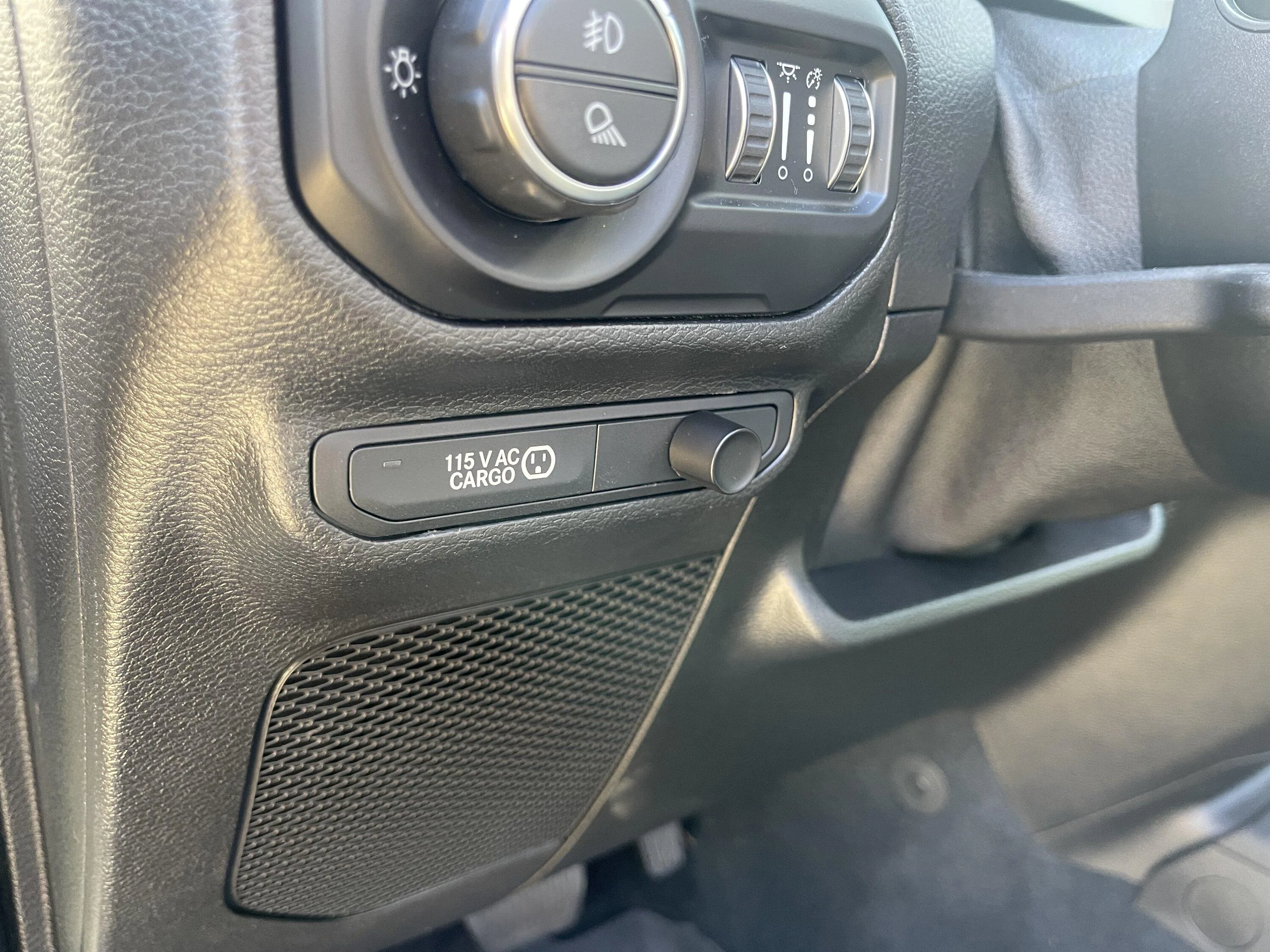 Jeep Gladiator Sub Upgrade Kicker HS10 00FFF830-0887-4580-900D-B3BA6D317EEA