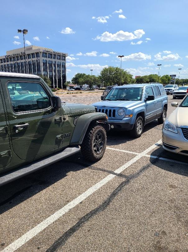 Jeep Gladiator Jeeps Parking Next To Jeeps 20220802_154555