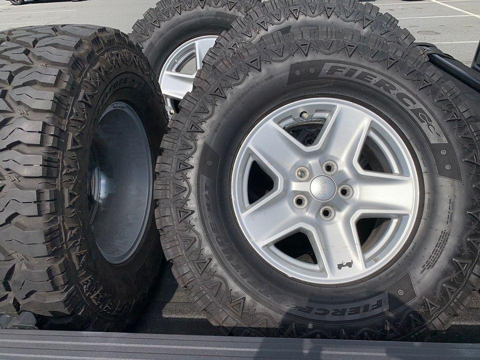 Jeep Gladiator 35" Fierce Attitude Tires / Sport Wheels w/TPMS 287702835_5183733418388700_3723745000265290472_n