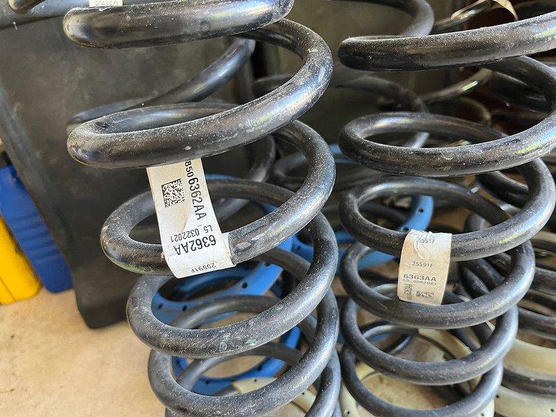 Jeep Gladiator Rubicon Spring Set 291060169_5369396386485700_7667440560021573454_n