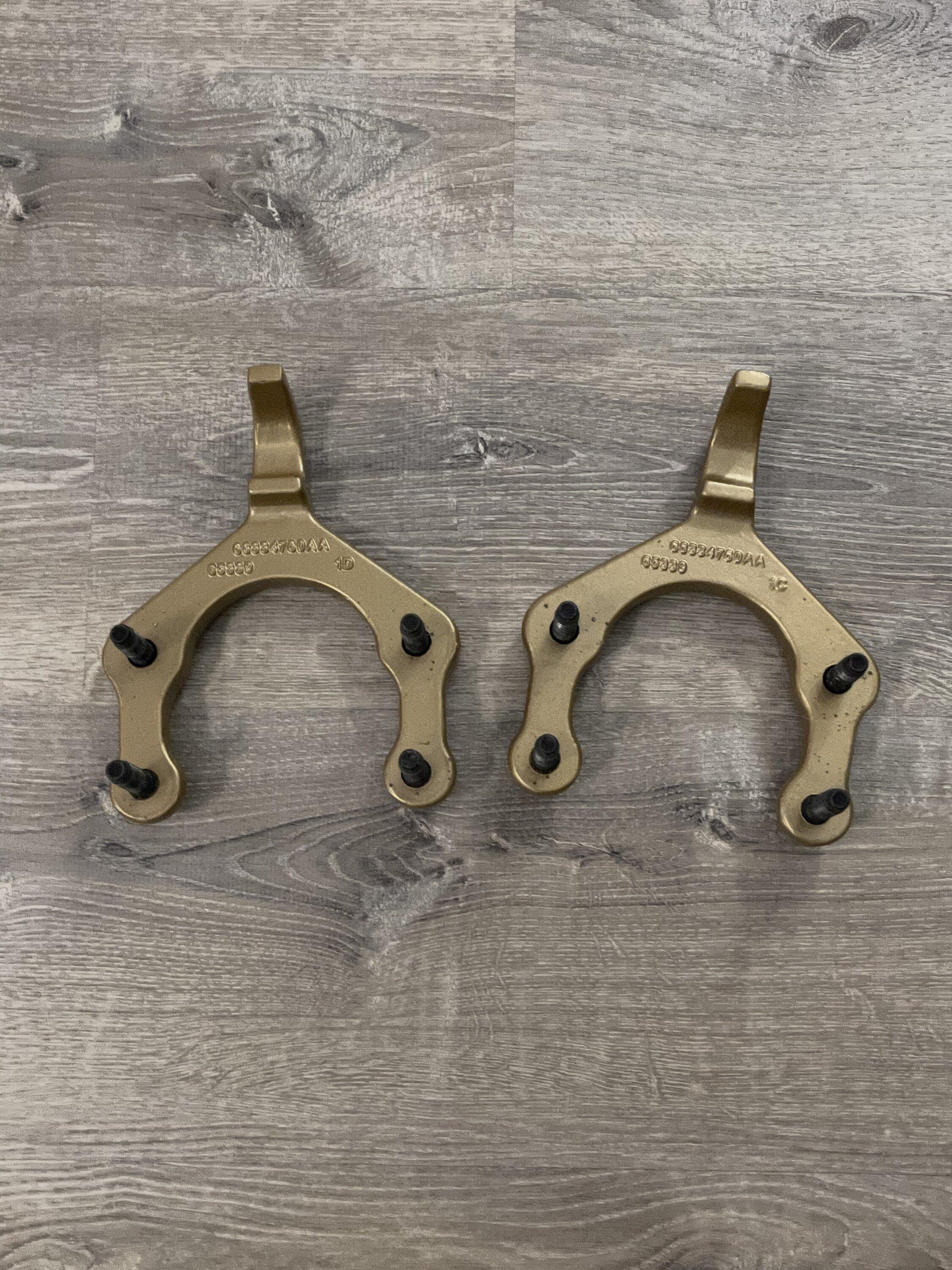 Jeep Gladiator OEM Front bumper w/Gold 392 Tow Hooks 800FA374-9314-4CB7-9C39-A6374EECA675