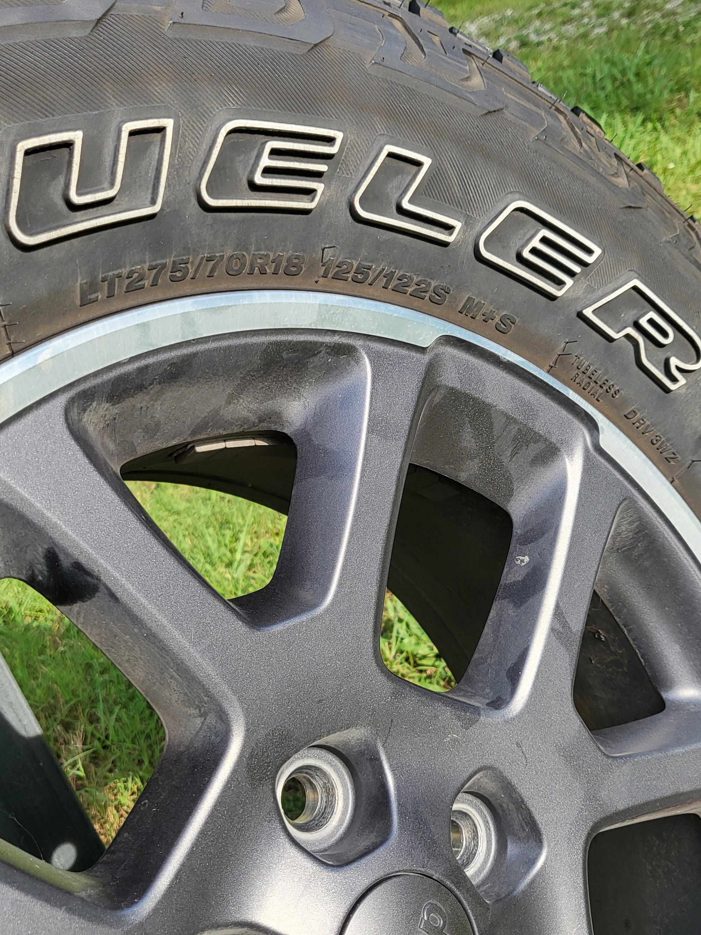 Jeep Gladiator 275 70 18 Bridgestone Dueler Revo 3 20220724_170510