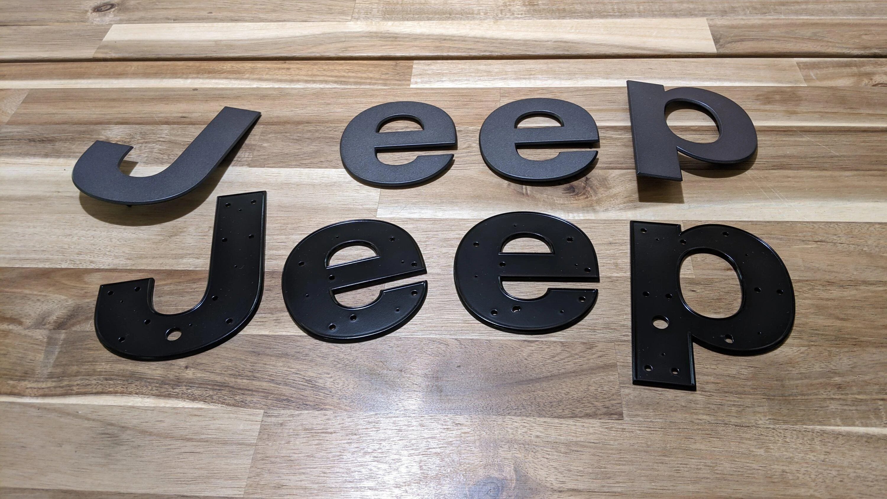 Jeep Gladiator Separating Tailgate Letters PXL_20220804_184257128.NIGHT